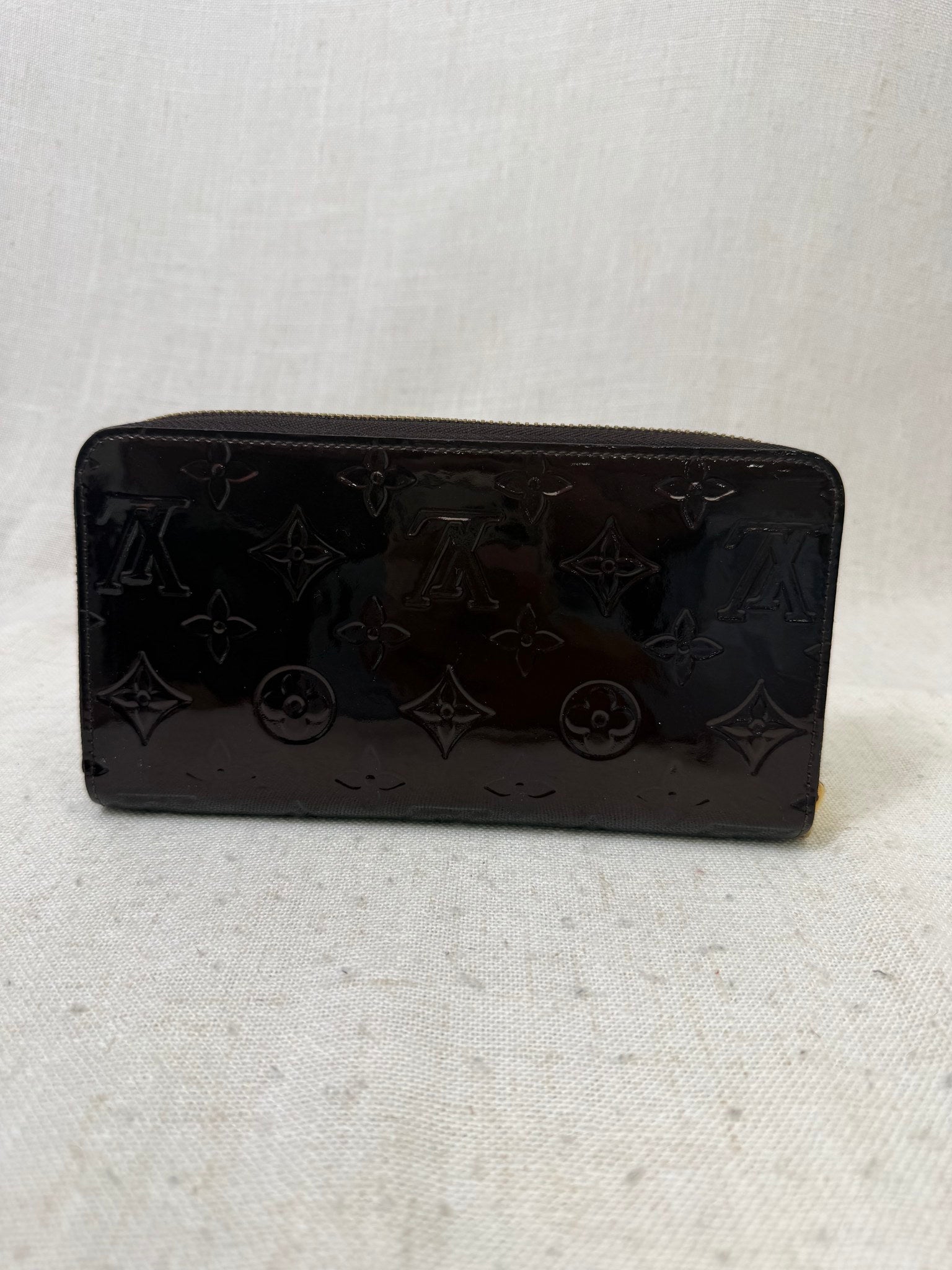 Louis Vuitton Amarante Vernis Leather Zippy Wallet 