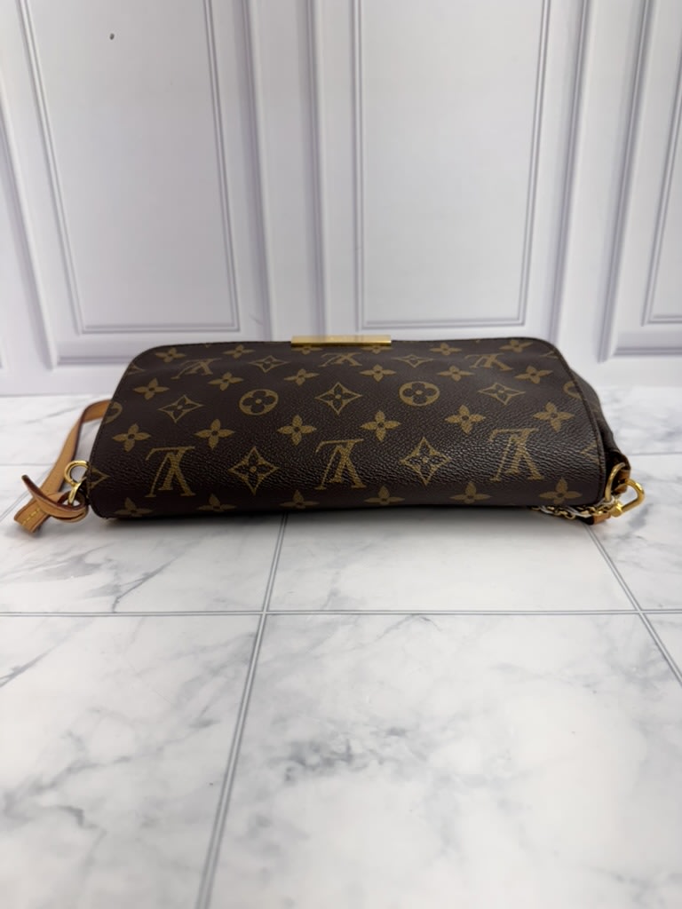 LIKE NEW - Louis Vuitton Monogram Favorite Bag MM