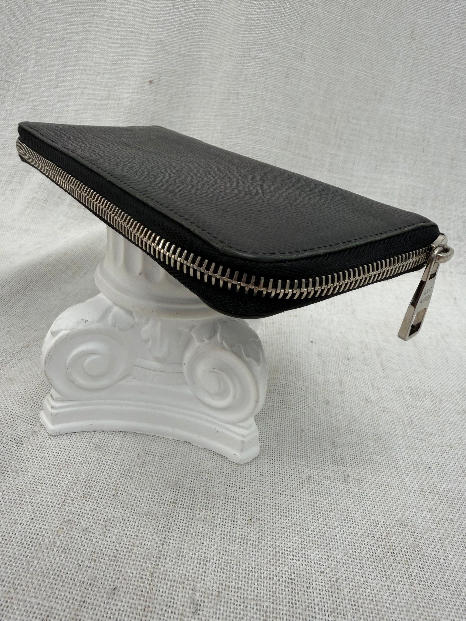 Louis Vuitton Black Taiga Leather Vertical Zippy Wallet