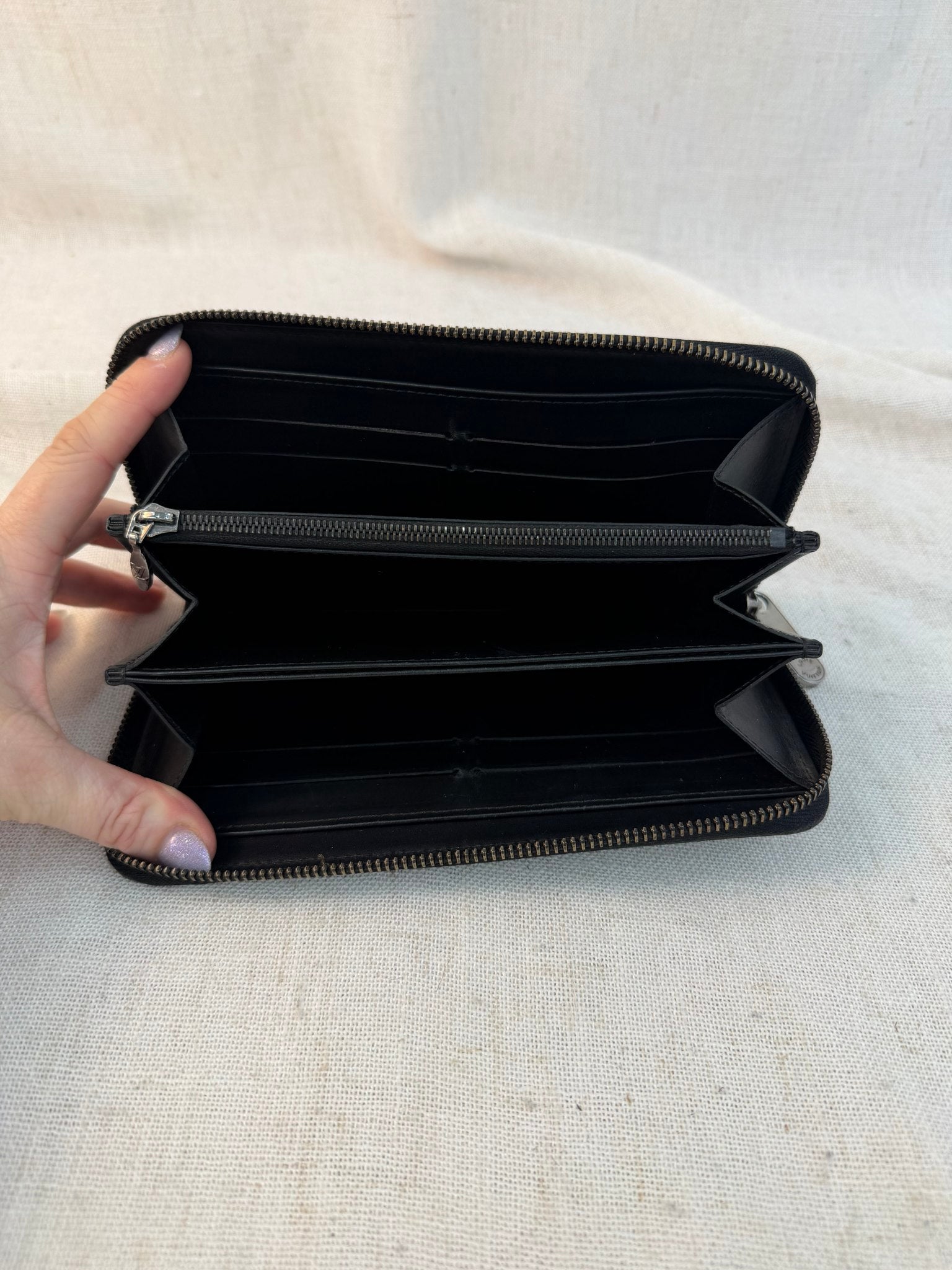 Louis Vuitton Black Vernis Leather Zippy Wallet