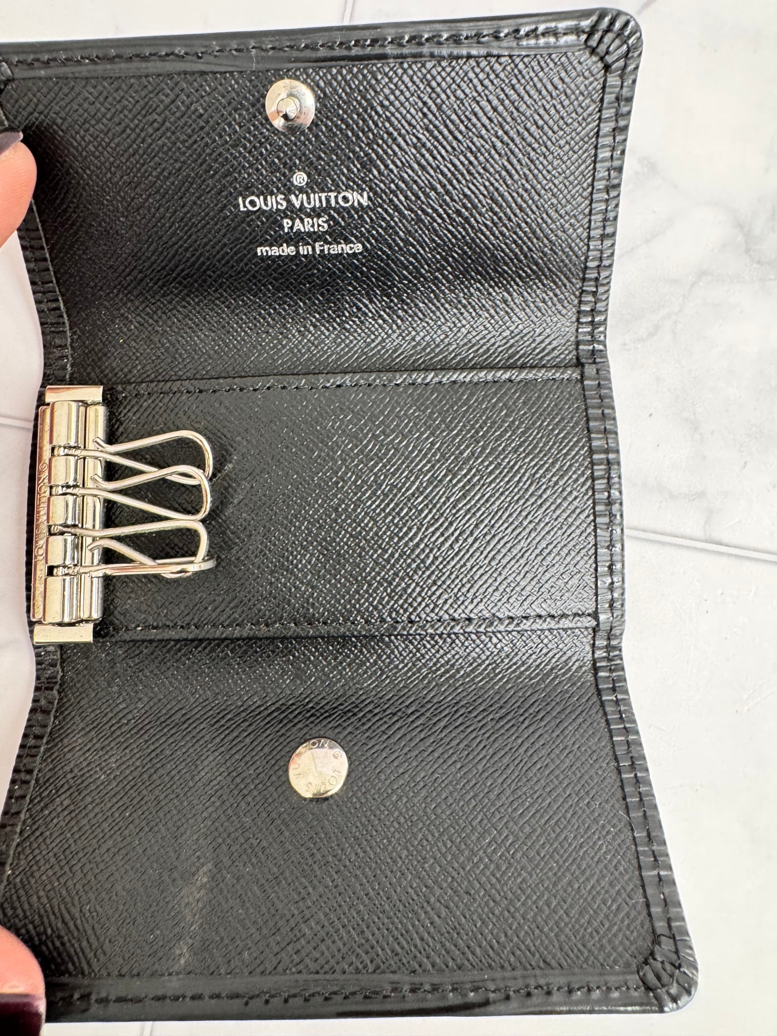LIKE NEW - Louis Vuitton Black Epi Leather 4 Key Holder