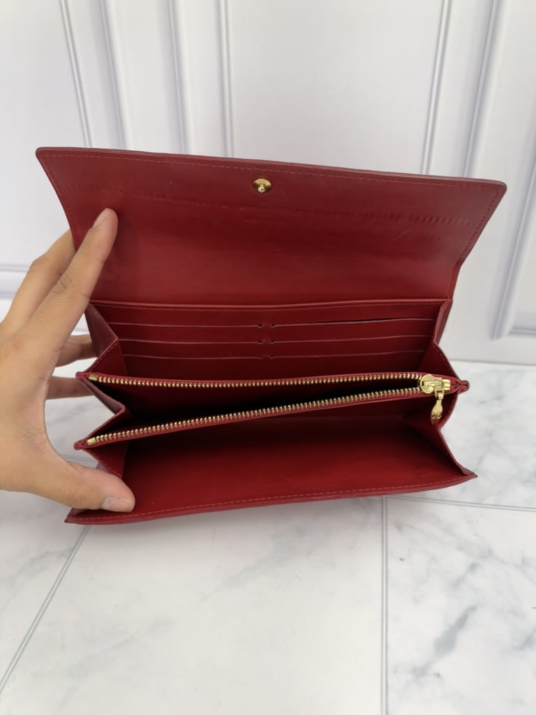Louis Vuitton Red Vernis Monogram Sarah Wallet