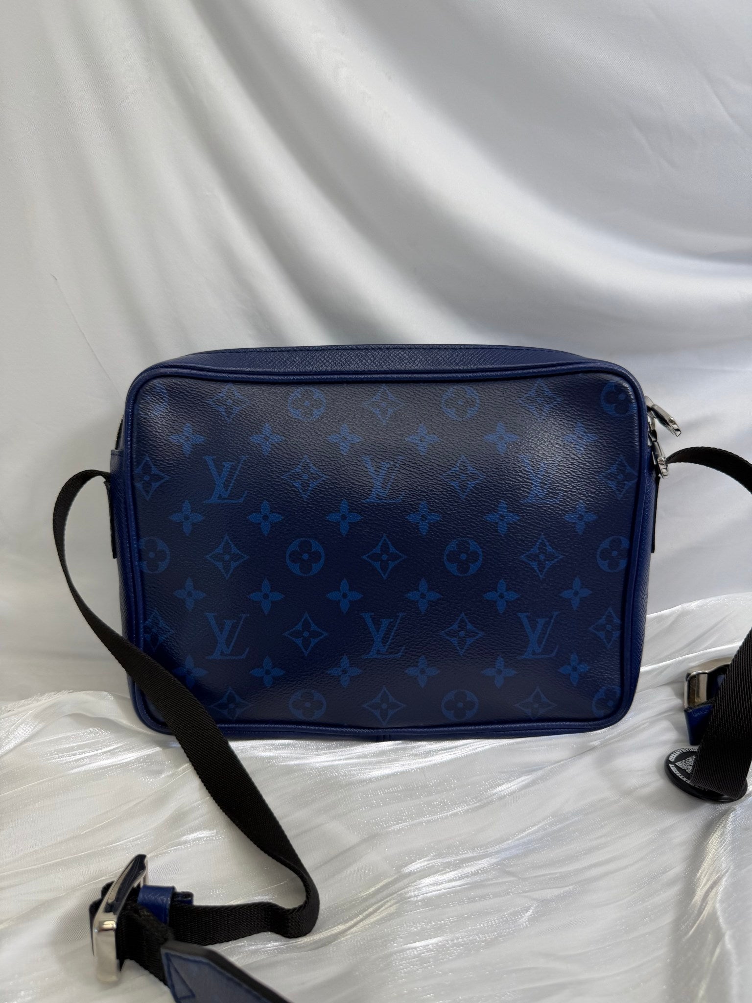 Louis Vuitton Blue Taiga Outdoor Messenger Bag