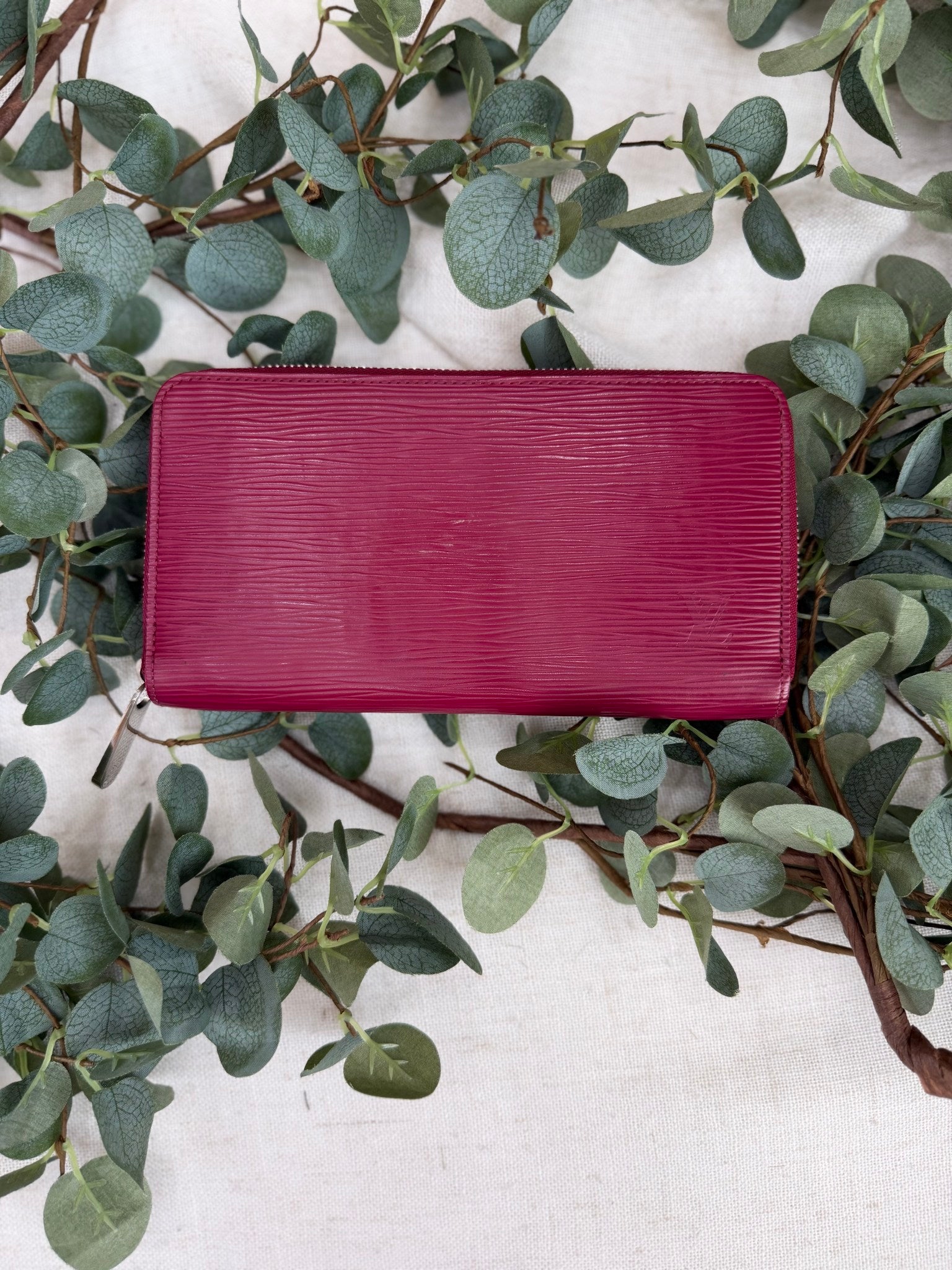 Louis Vuitton Raspberry Epi Leather Zippy Wallet