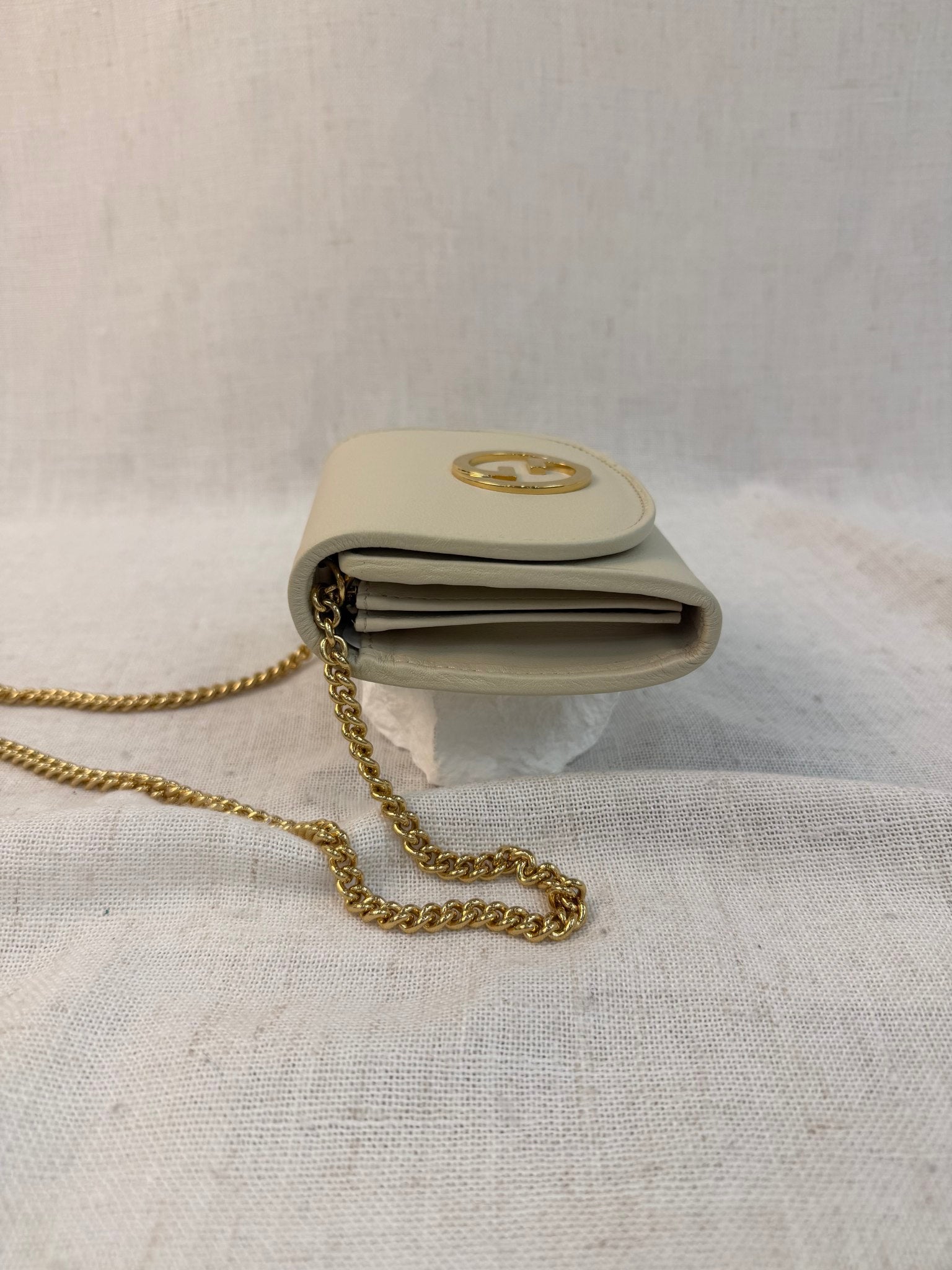 LIKE NEW-Gucci Cream Leather Blondie Wallet On Chain Bag