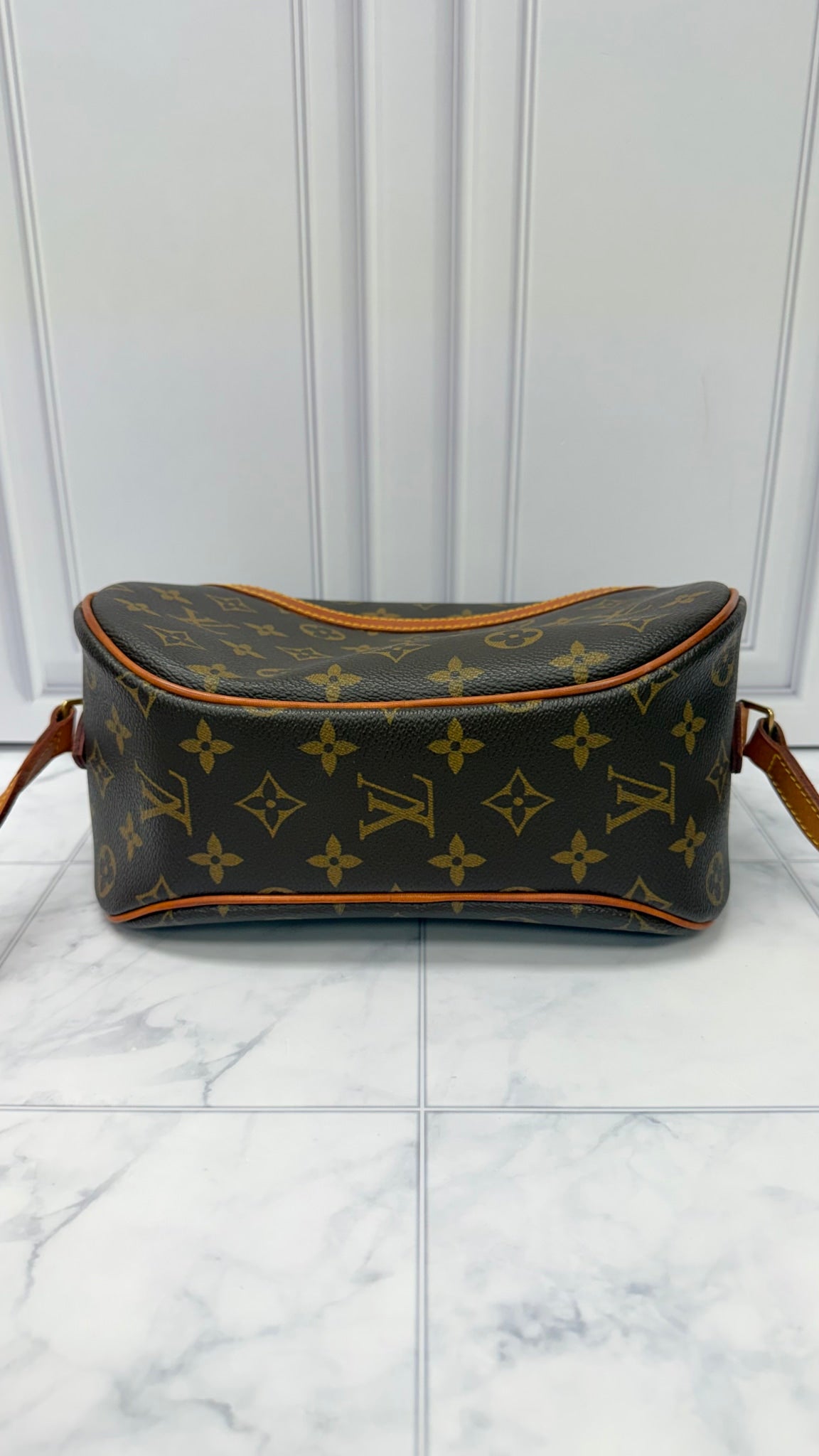 LIKE NEW - Louis Vuitton Monogram Blois Crossbody Bag