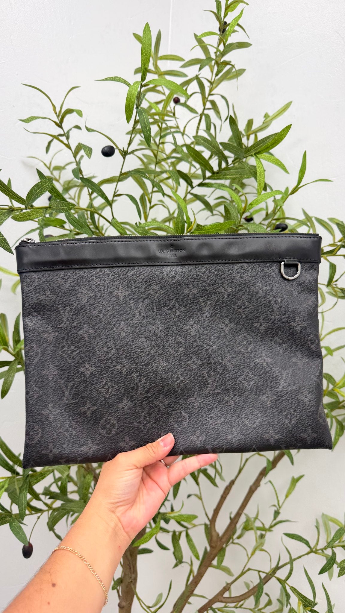 Louis Vuitton Monogram Eclipse Discovery Pochette GM 