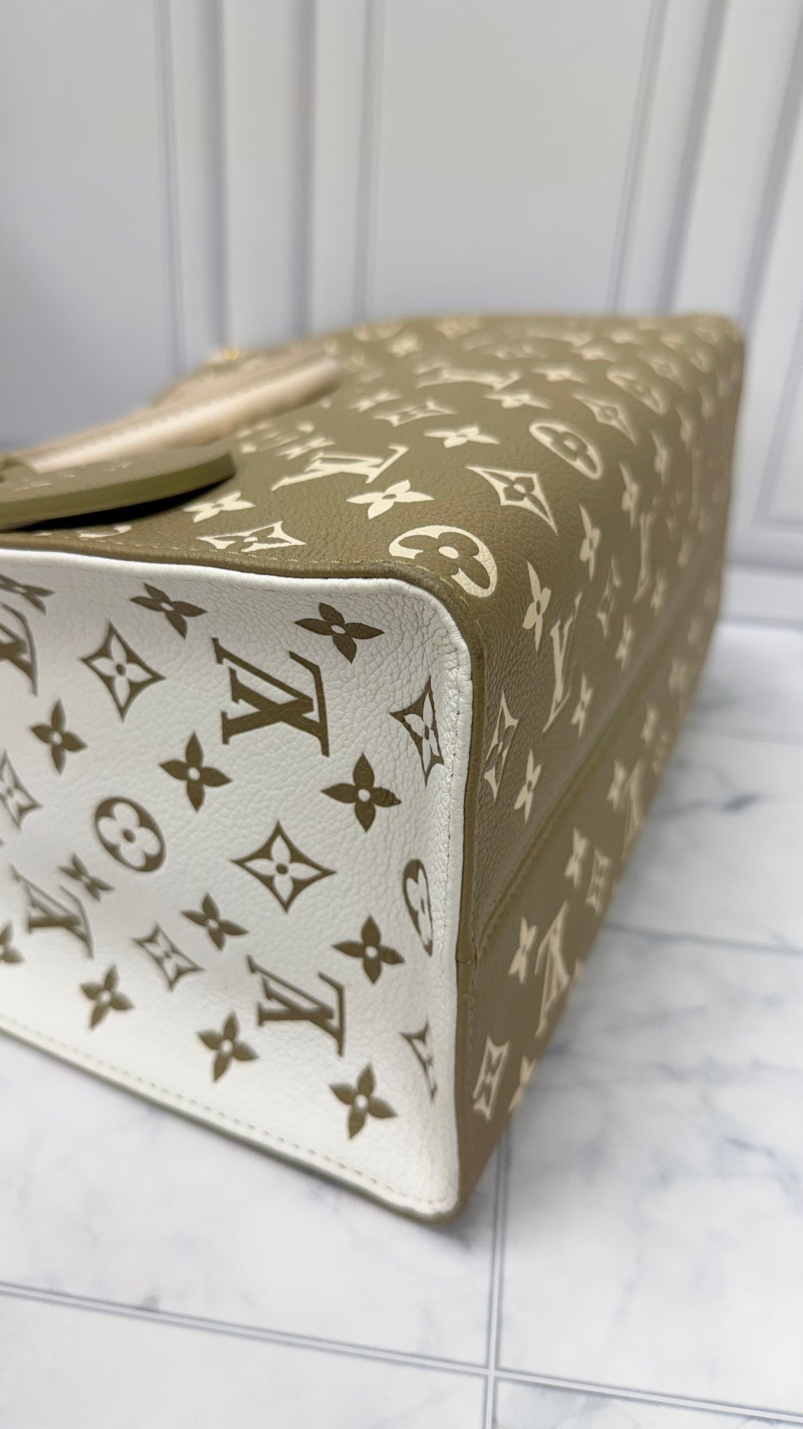 Louis Vuitton Green And Cream Monogram Empreinte Leather On The Go Handbag 