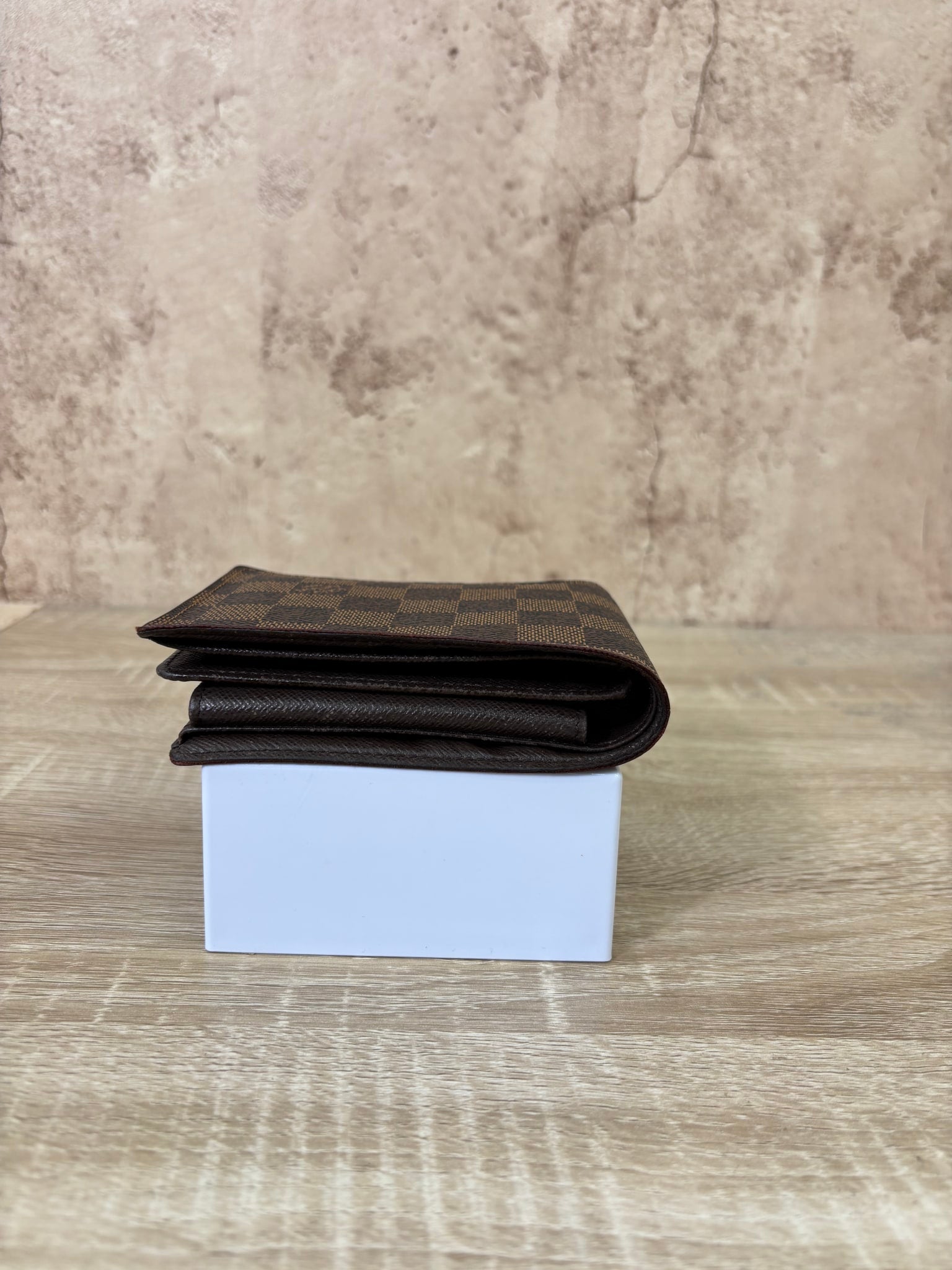 https://res.cloudinary.com/dyql5hig8/image/upload/v1758041958/dtqal1vfotxlpkvqb1o5.jpg