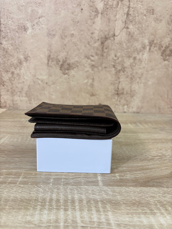 https://res.cloudinary.com/dyql5hig8/image/upload/v1758041958/dtqal1vfotxlpkvqb1o5.jpg