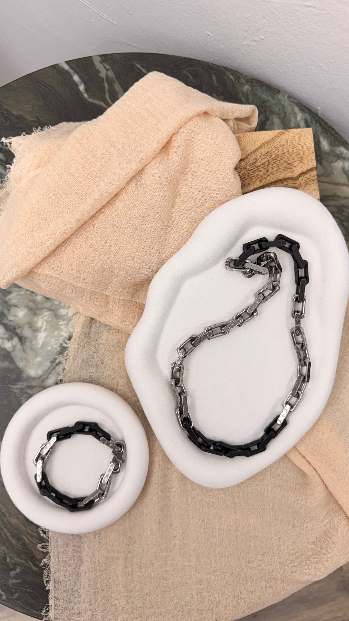 Louis Vuitton Silver And Black Tone Chain Necklace And Bracelet Set 