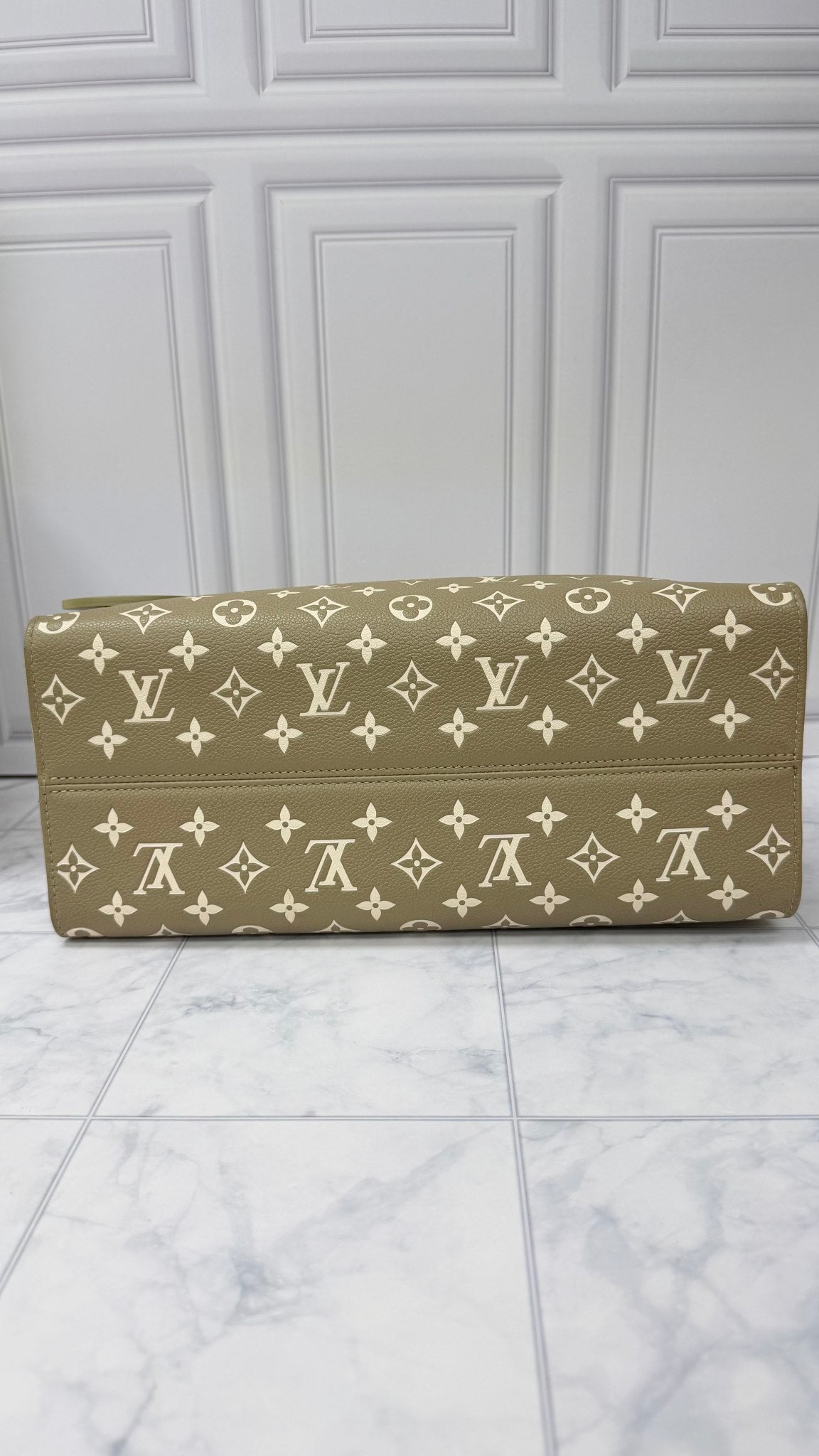 Louis Vuitton Green And Cream Monogram Empreinte Leather On The Go Handbag 