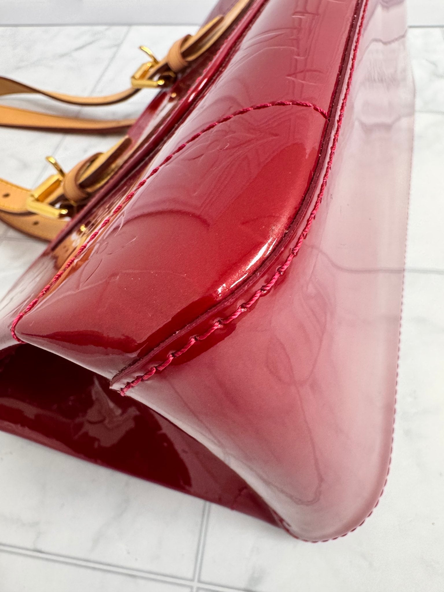 Louis Vuitton Red Vernis Rosewood Avenue Shoulder Bag