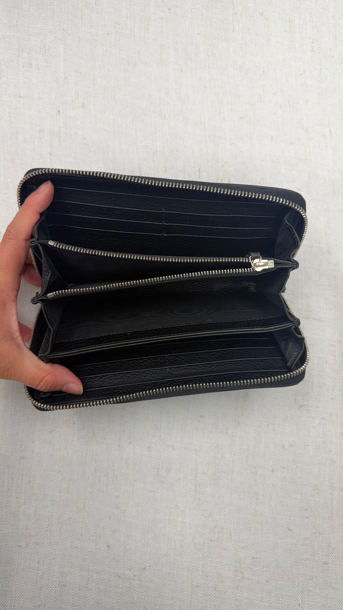 Gucci Black Pebbled Leather Double G Zippy Wallet