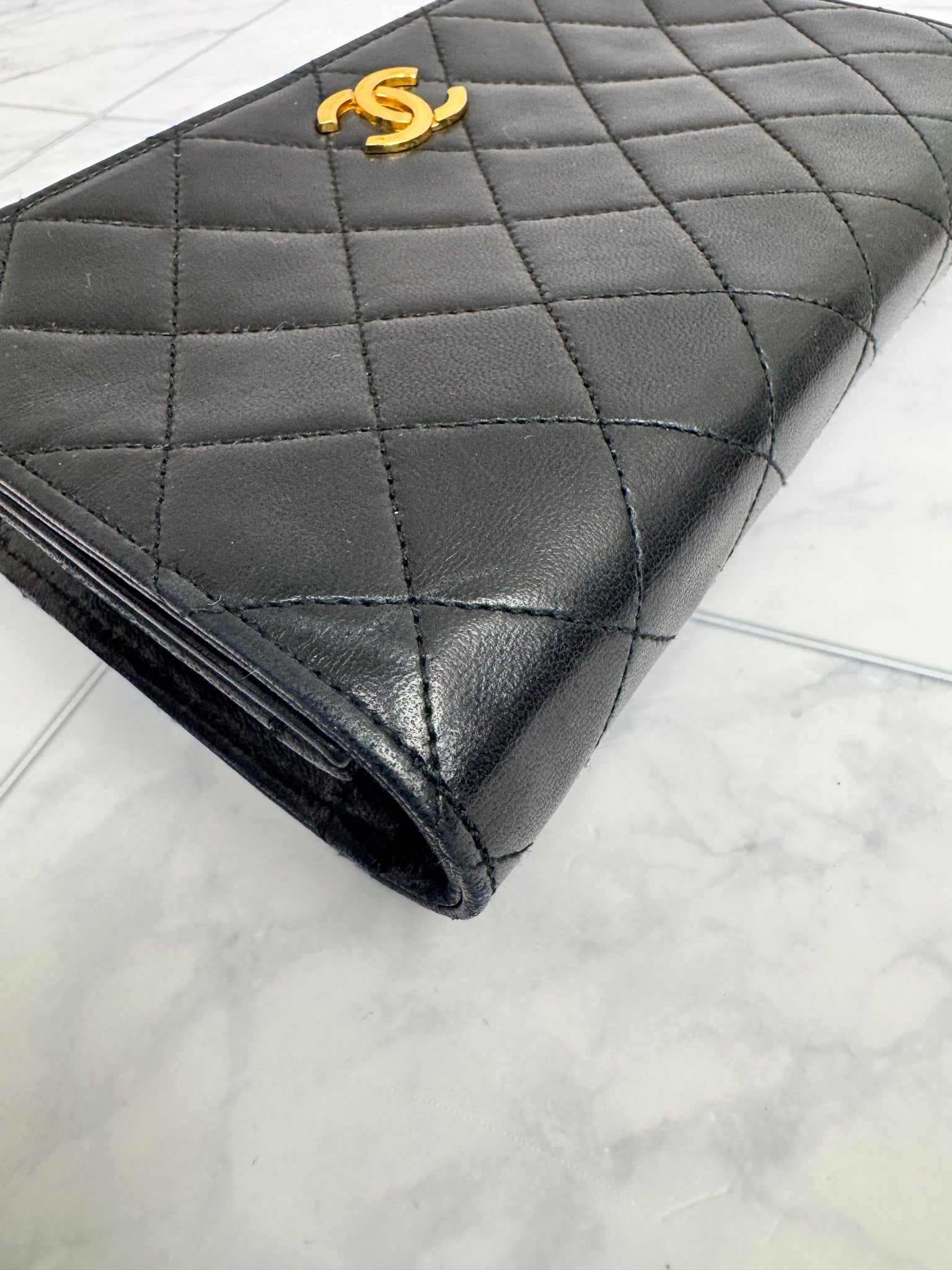 Chanel Black Diamond Quilted Leather Wallet On A Chain Bag