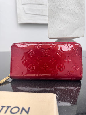Louis Vuitton Red Vernis Monogram Zippy Wallet