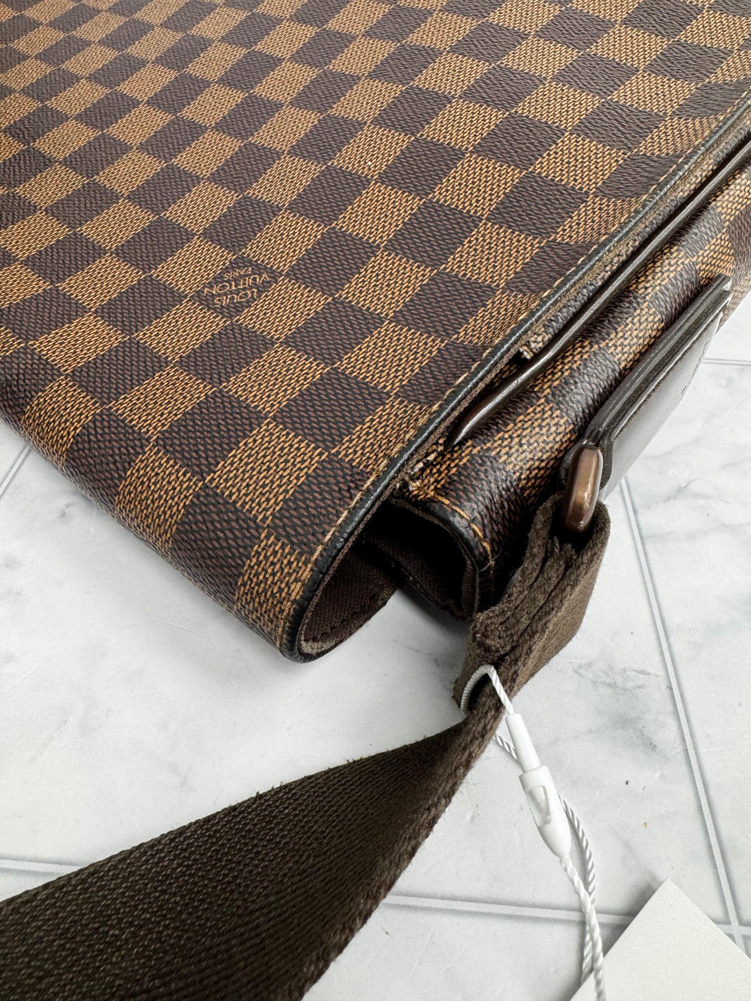 Louis Vuitton Damier Ebene District MM
