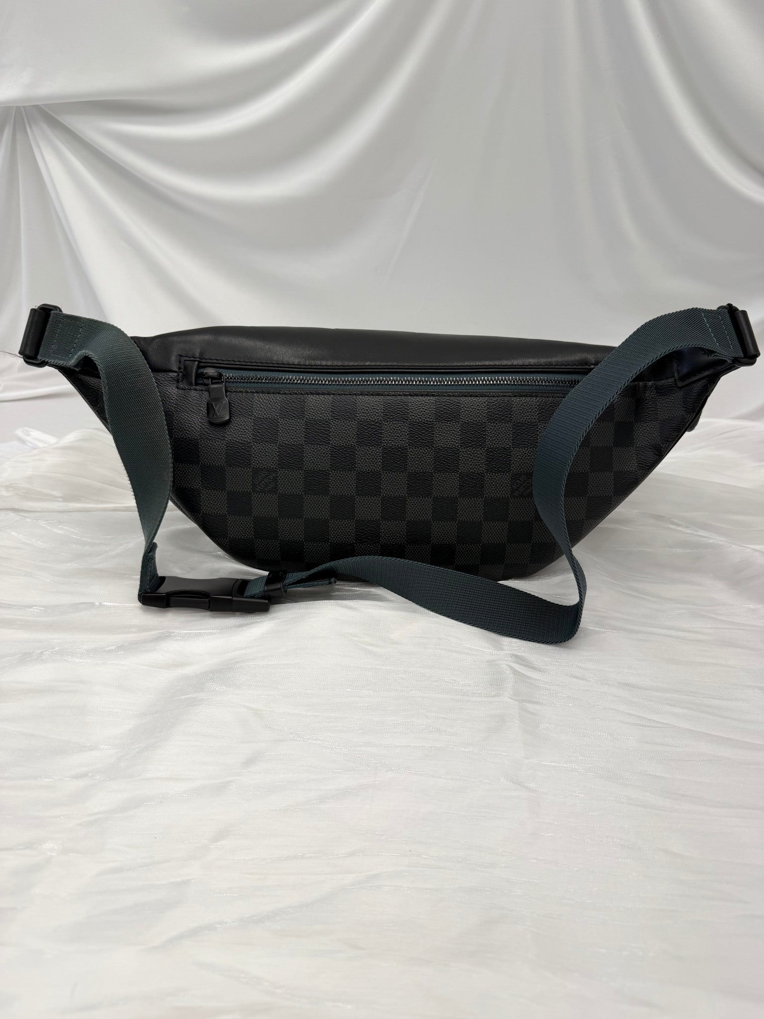 Louis Vuitton Damier Graphite Discovery Bumbag