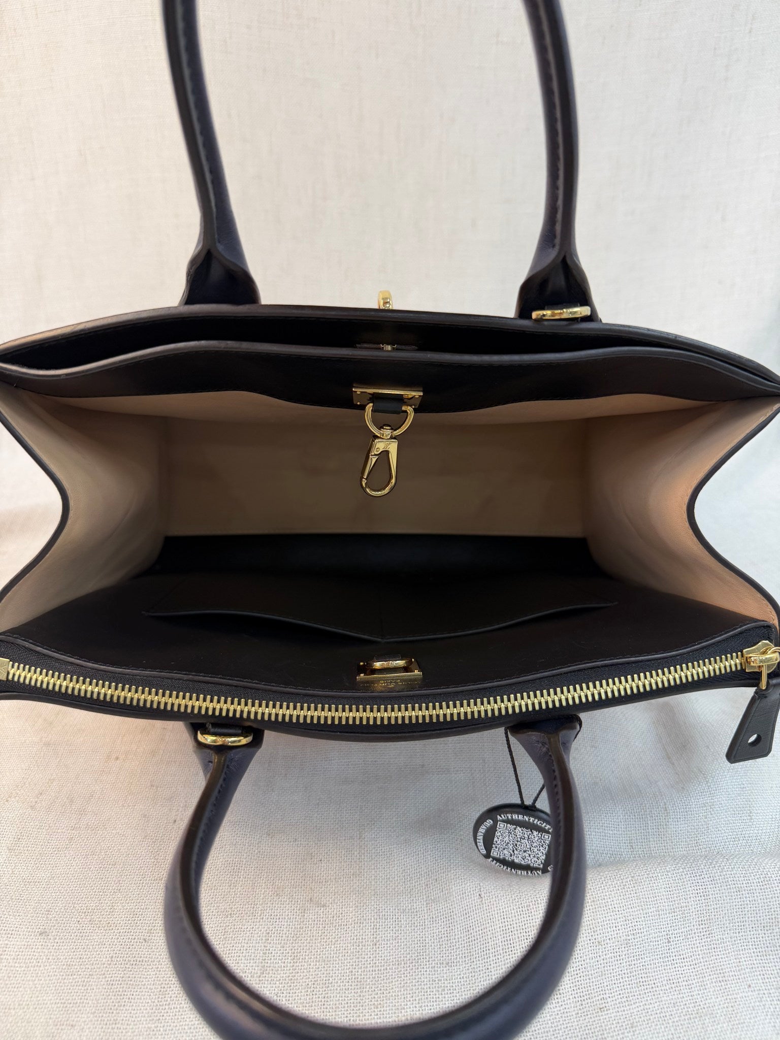 Louis Vuitton Black And Tan Leather City Steamer MM Handbag