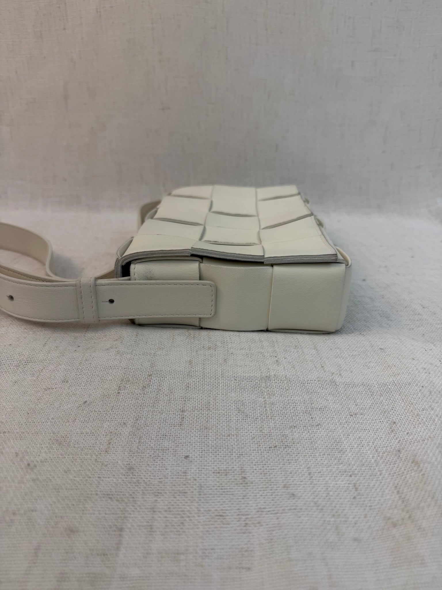 Bottega Veneta White Leather Medium Cassette Bag