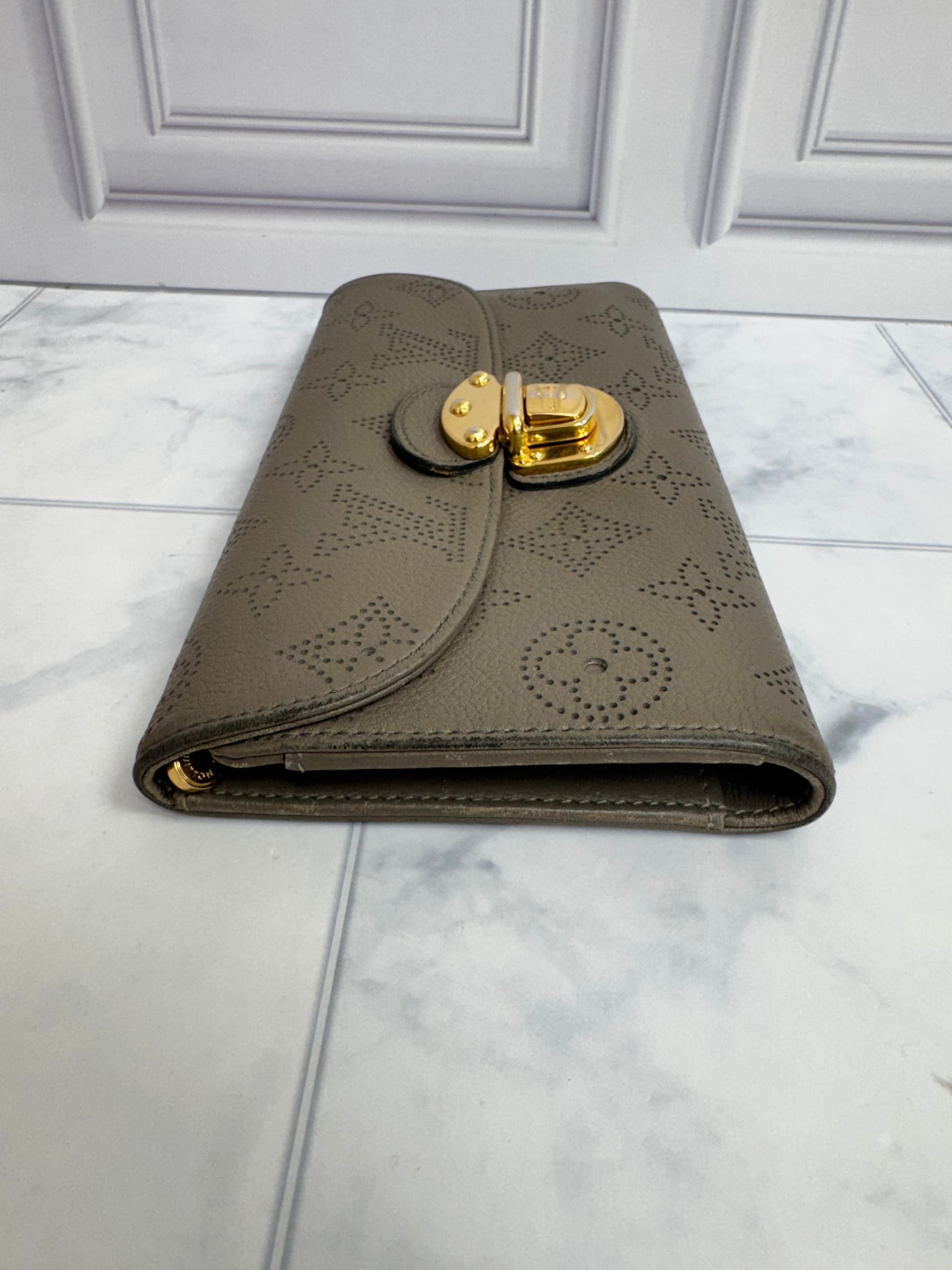 Louis Vuitton Taupe Monogram Mahina Amelia Long Wallet 