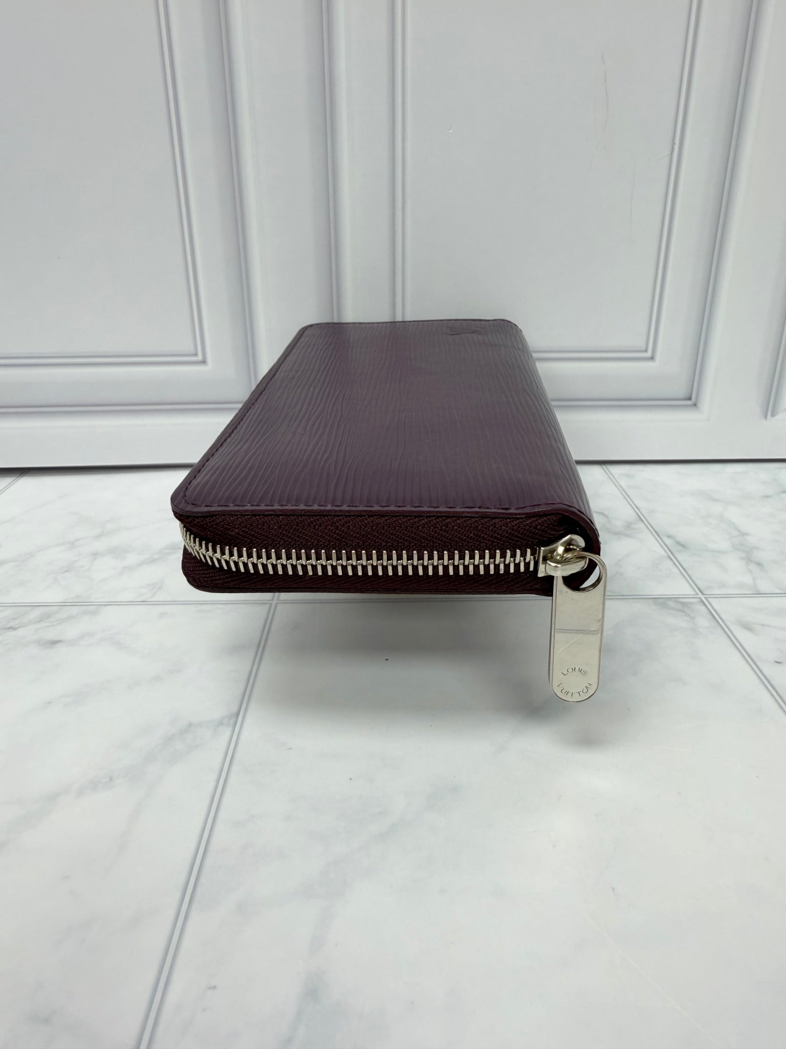 LIKE NEW - Louis Vuitton Purple Epi Leather Zippy Wallet 