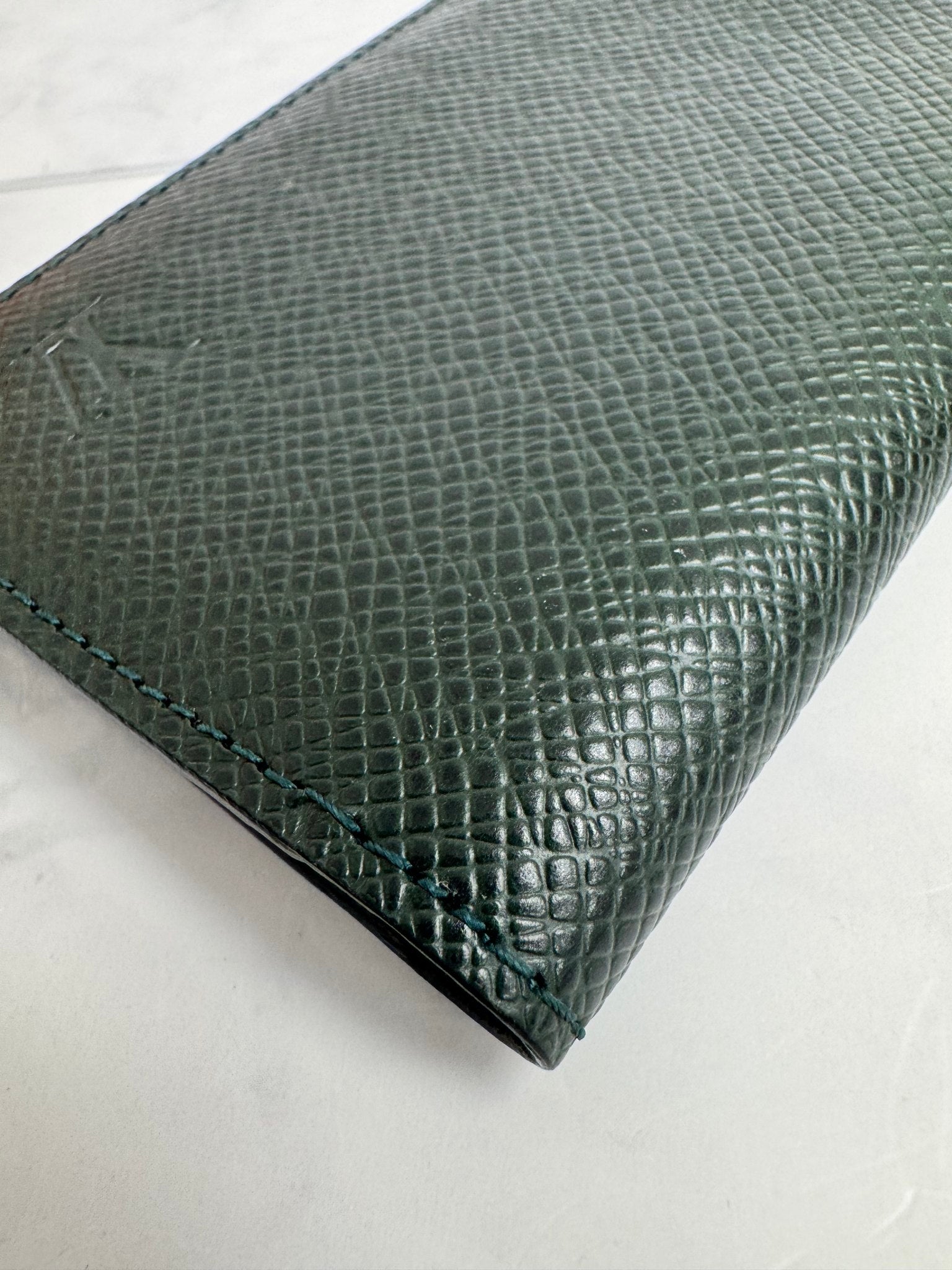 Louis Vuitton Green Taiga Leather Card Holder