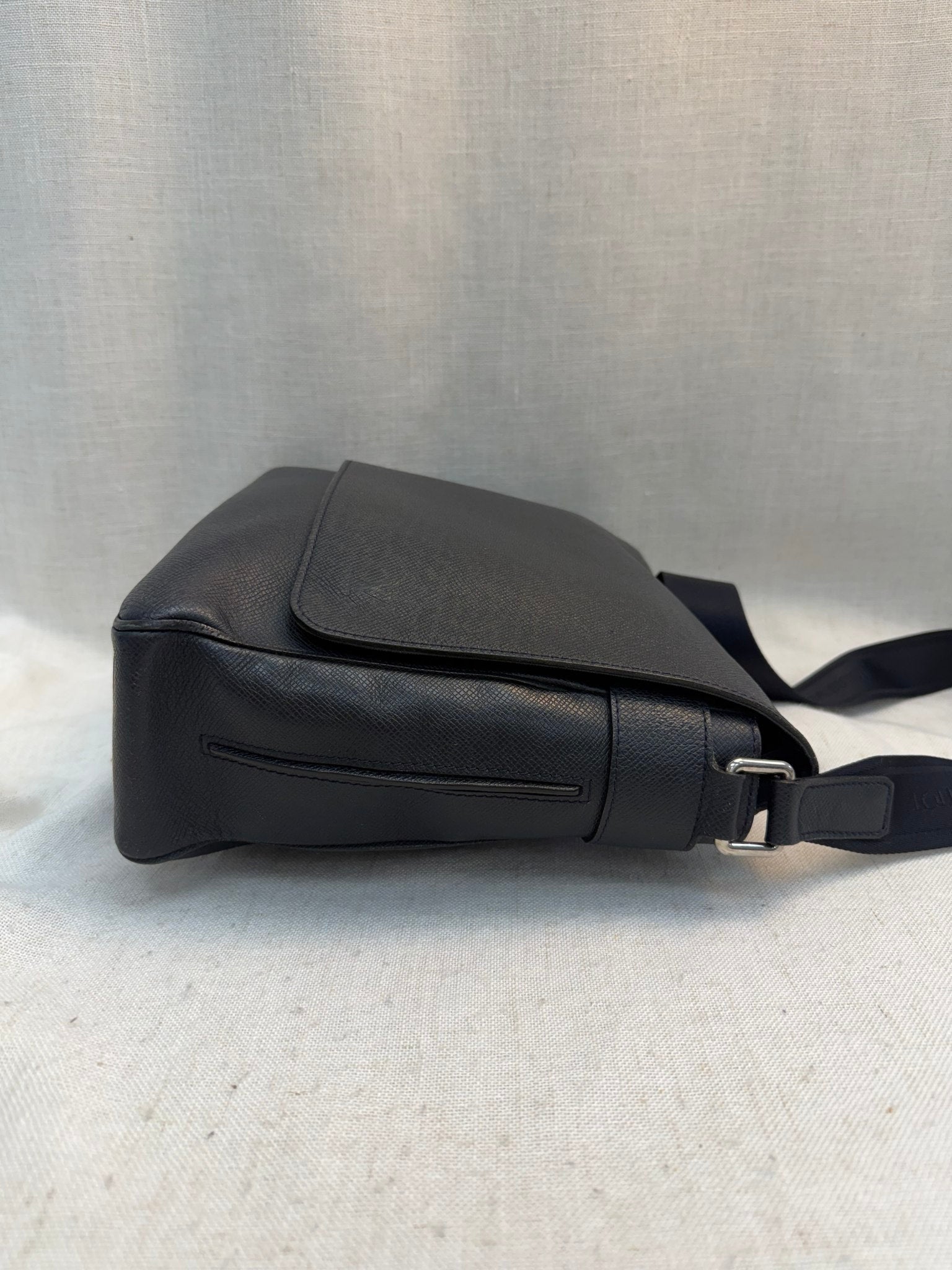 Louis Vuitton Navy Leather Taiga Roman Messenger Bag