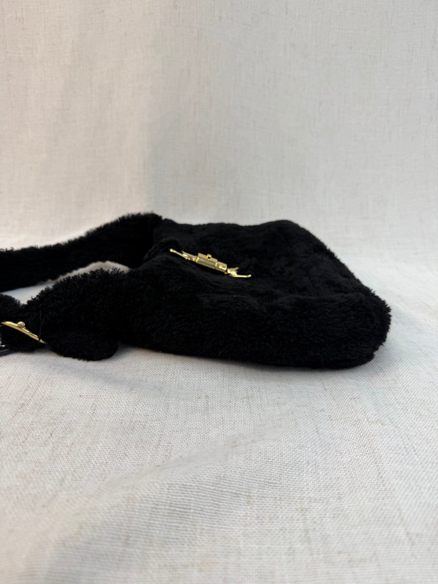 LIKE NEW Gucci Black Shearling Jackie Shoulder Bag