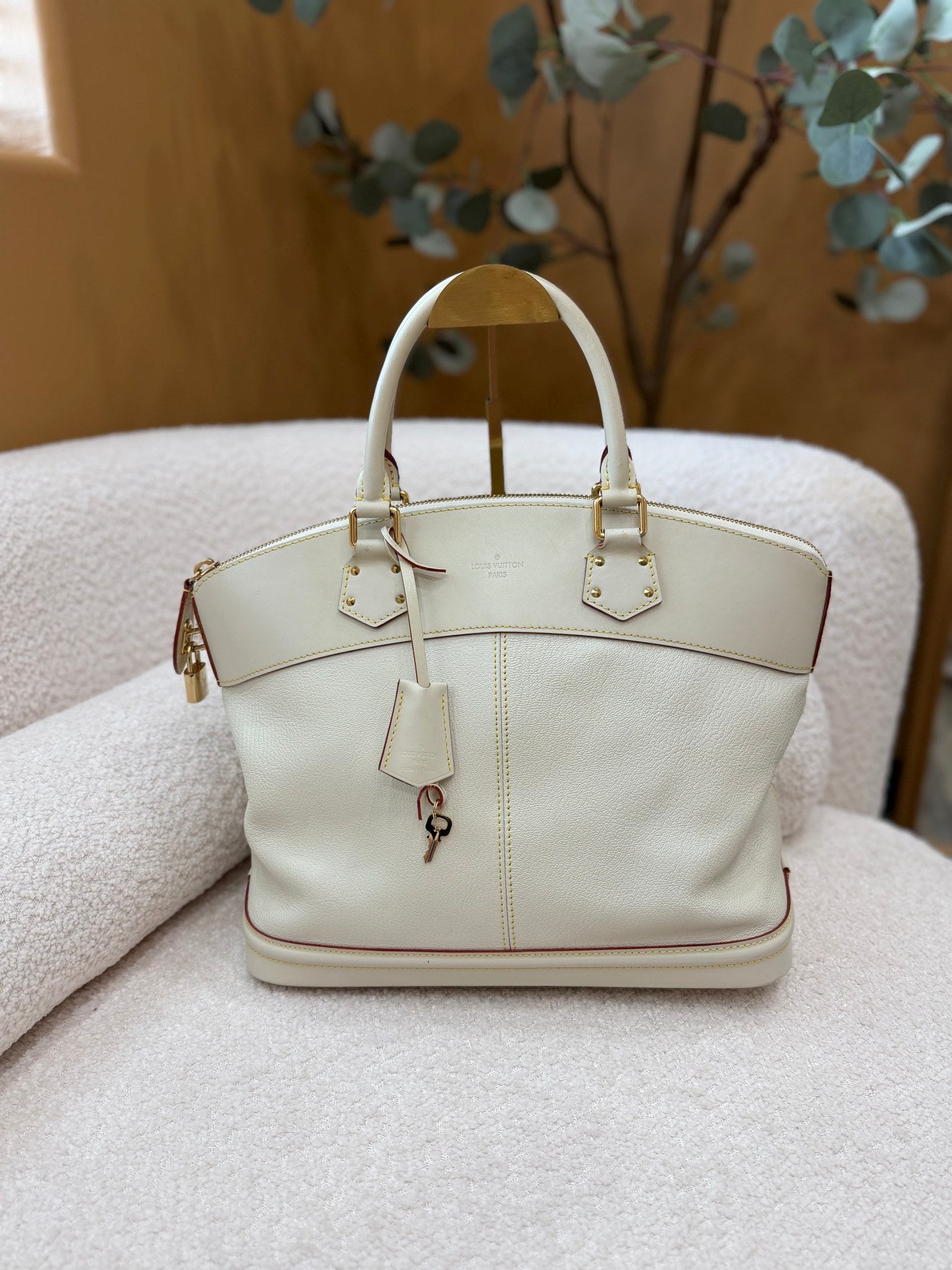 Louis Vuitton Cream Leather Suhali Locket MM Bag