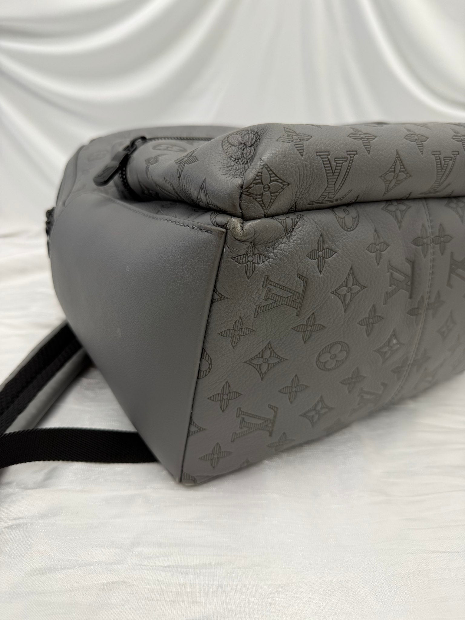 Louis Vuitton Gray Shadow Leather Discovery Backpack
