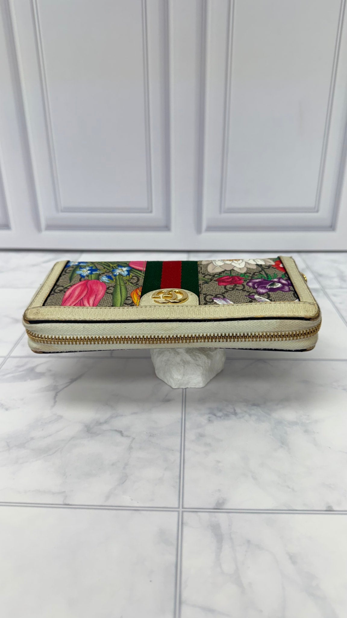 Gucci White GG Supreme Floral Zippy Wallet