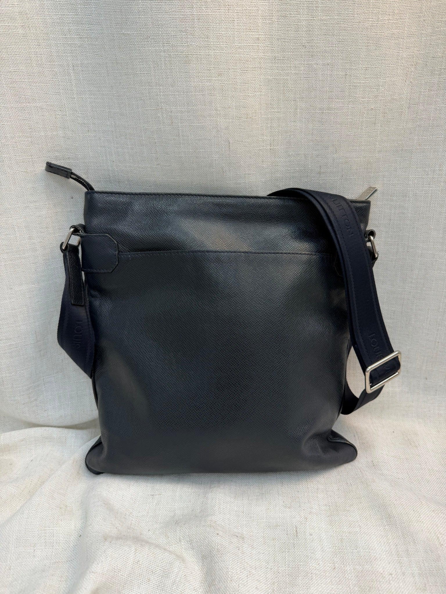Louis Vuitton Navy Leather Taiga Sasha Messenger Bag