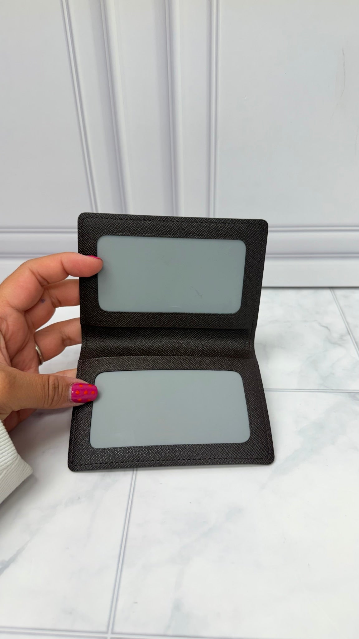 LIKE NEW - Louis Vuitton Damier Ebene ID Card Case