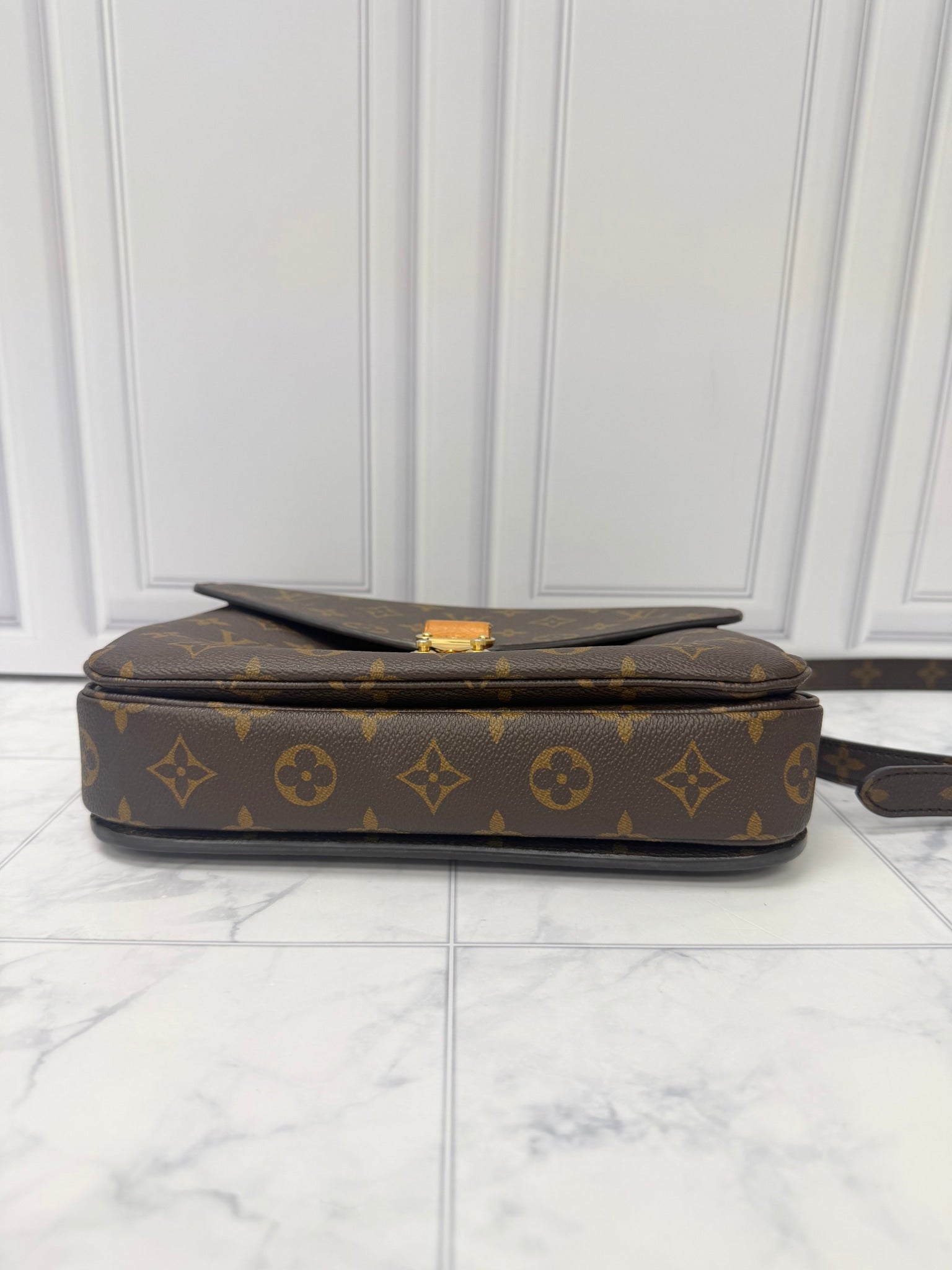 Louis Vuitton Monogram Pochette Metis Handbag 