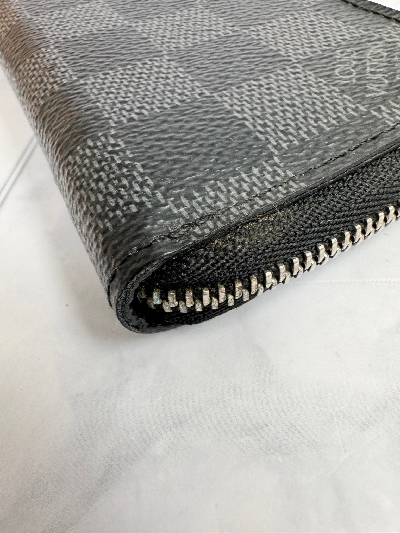 Louis Vuitton Damier Graphite Zippy Coin Wallet
