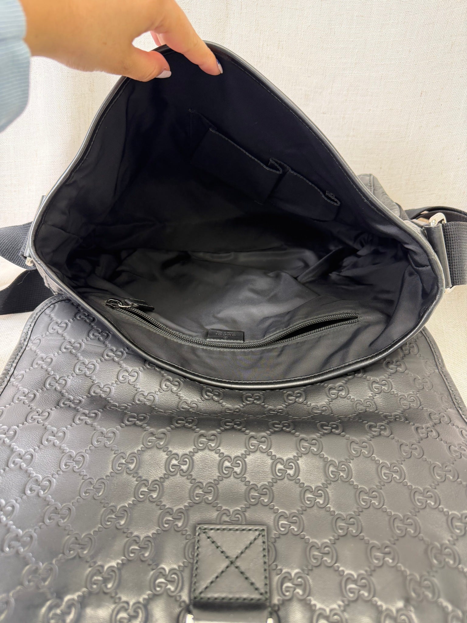 Gucci Black Leather Guccissima Messenger Bag