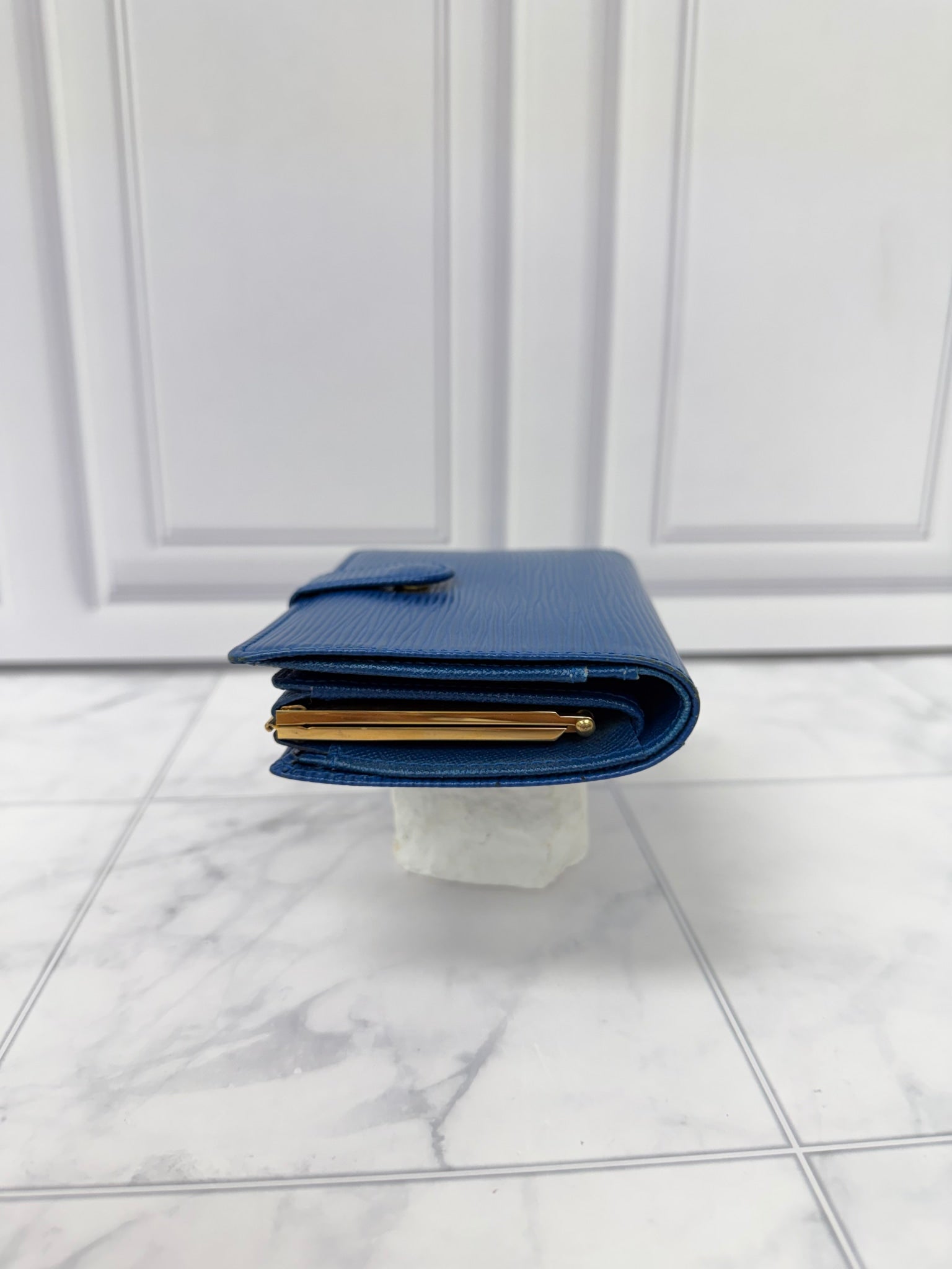 Louis Vuitton Blue Epi Leather Kisslock Wallet 
