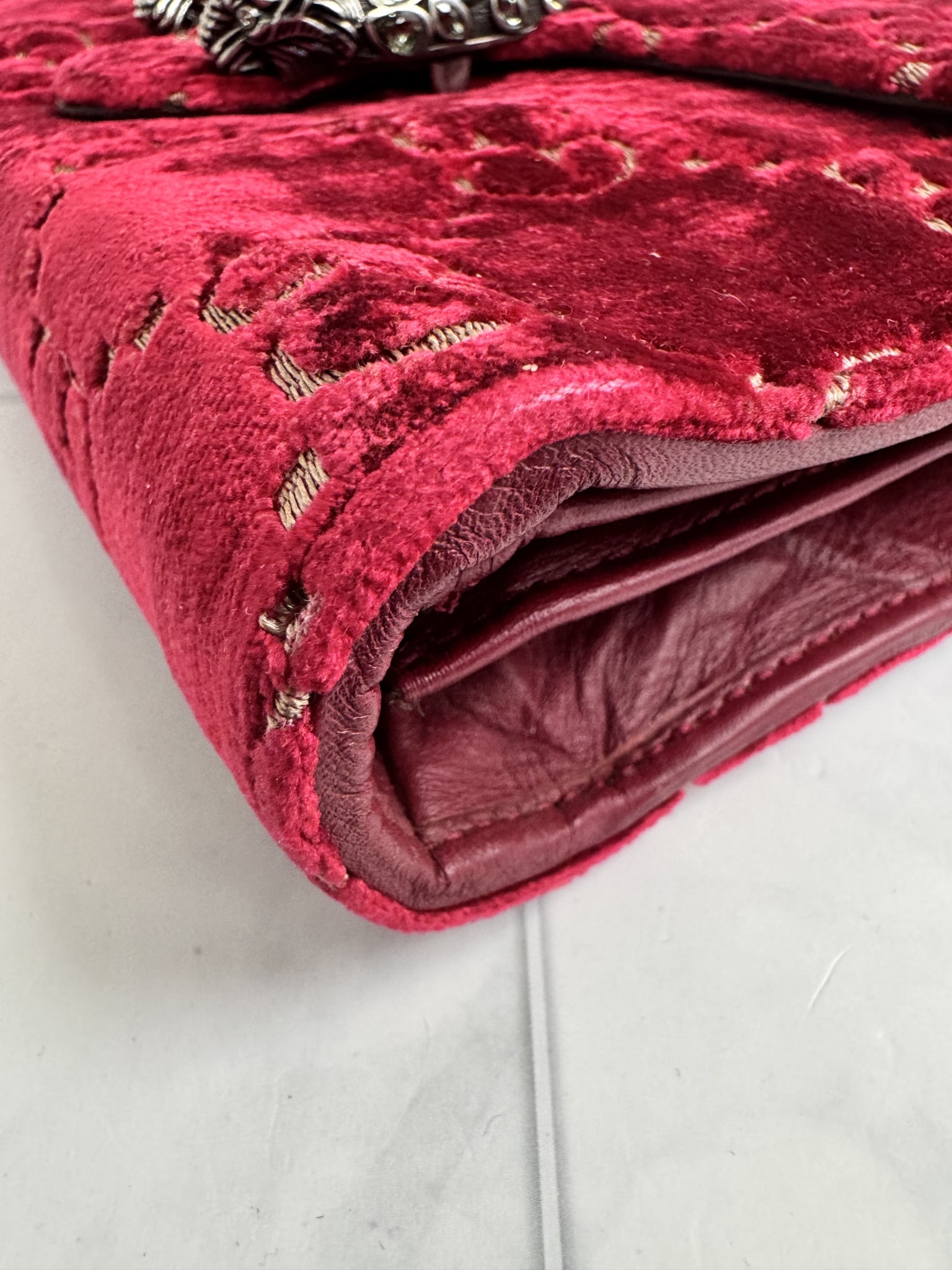 Gucci Red Velvet Dionysus Super Mini Wallet On A Chain