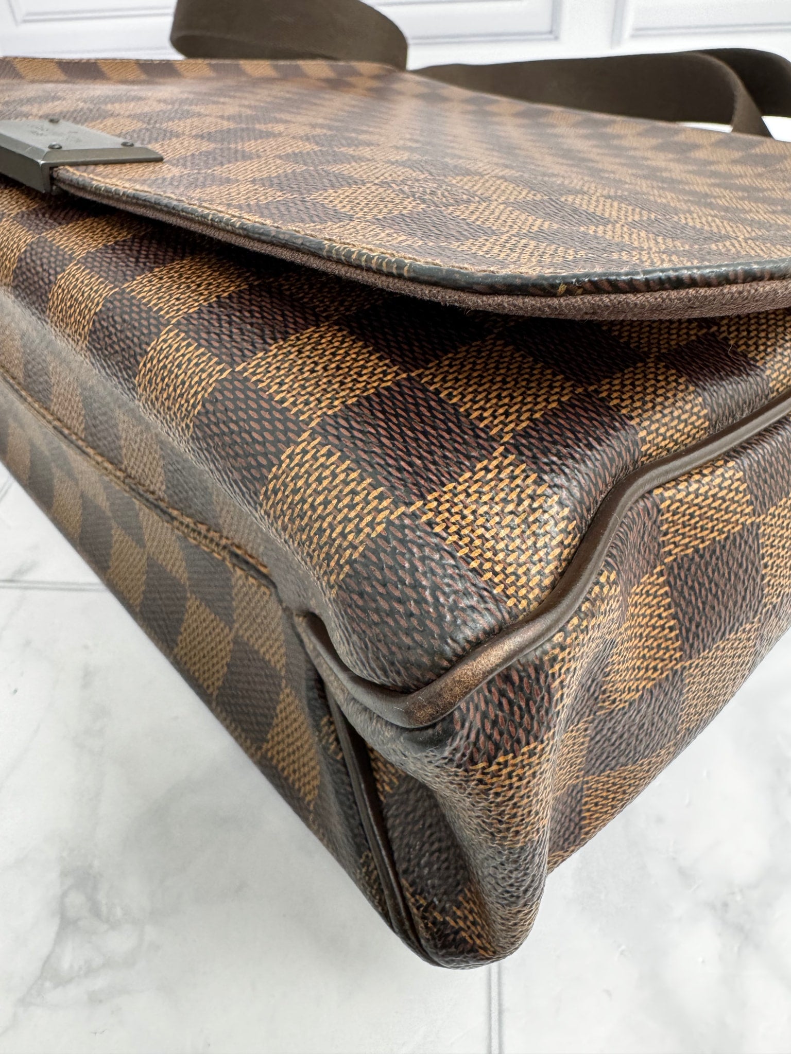 Louis Vuitton Damier Ebene District MM