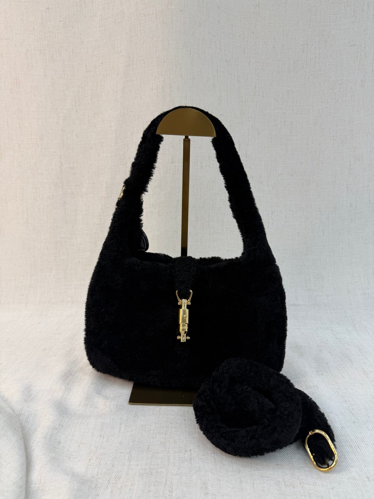 LIKE NEW Gucci Black Shearling Jackie Shoulder Bag