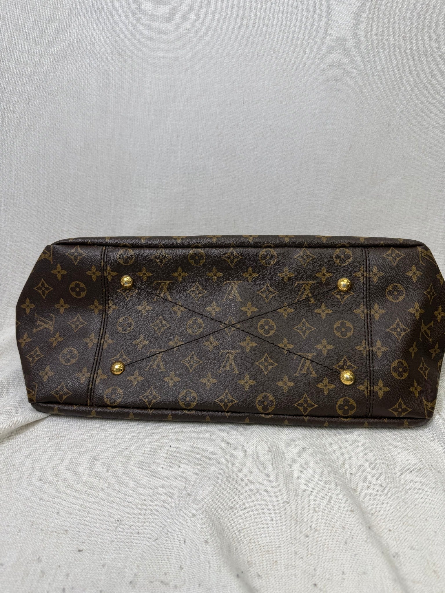 Louis Vuitton Monogram  Artsy MM Bag 