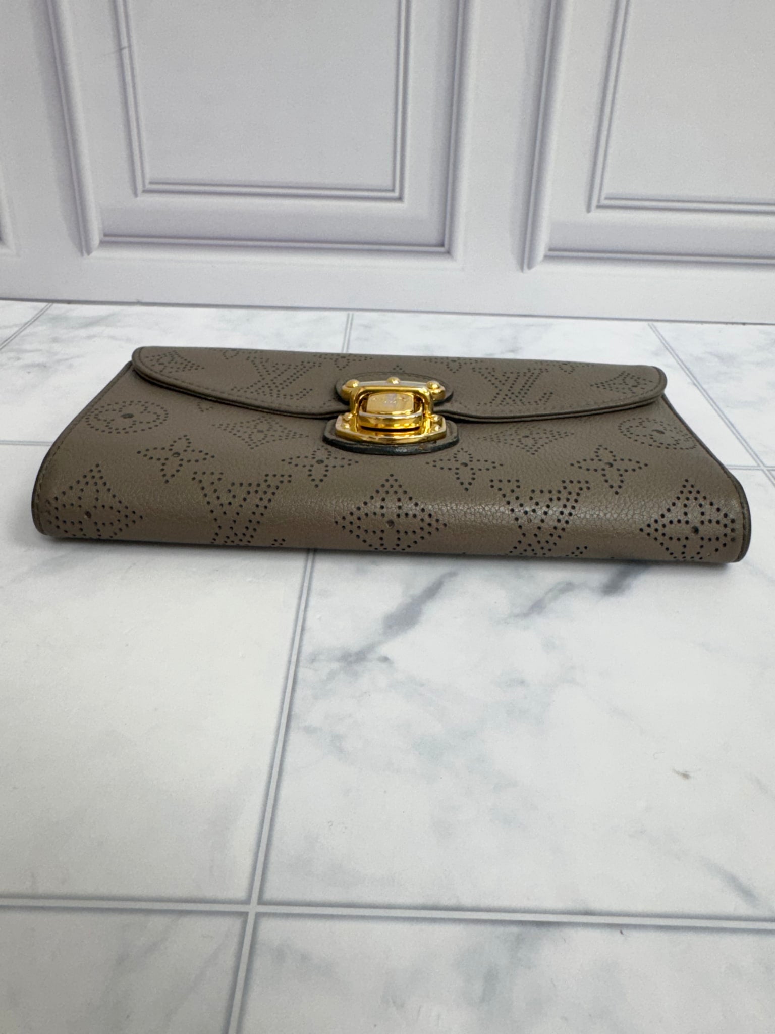 Louis Vuitton Taupe Monogram Mahina Amelia Long Wallet 