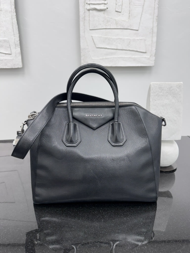Givenchy Black Leather Antigona Medium 2Way Bag 