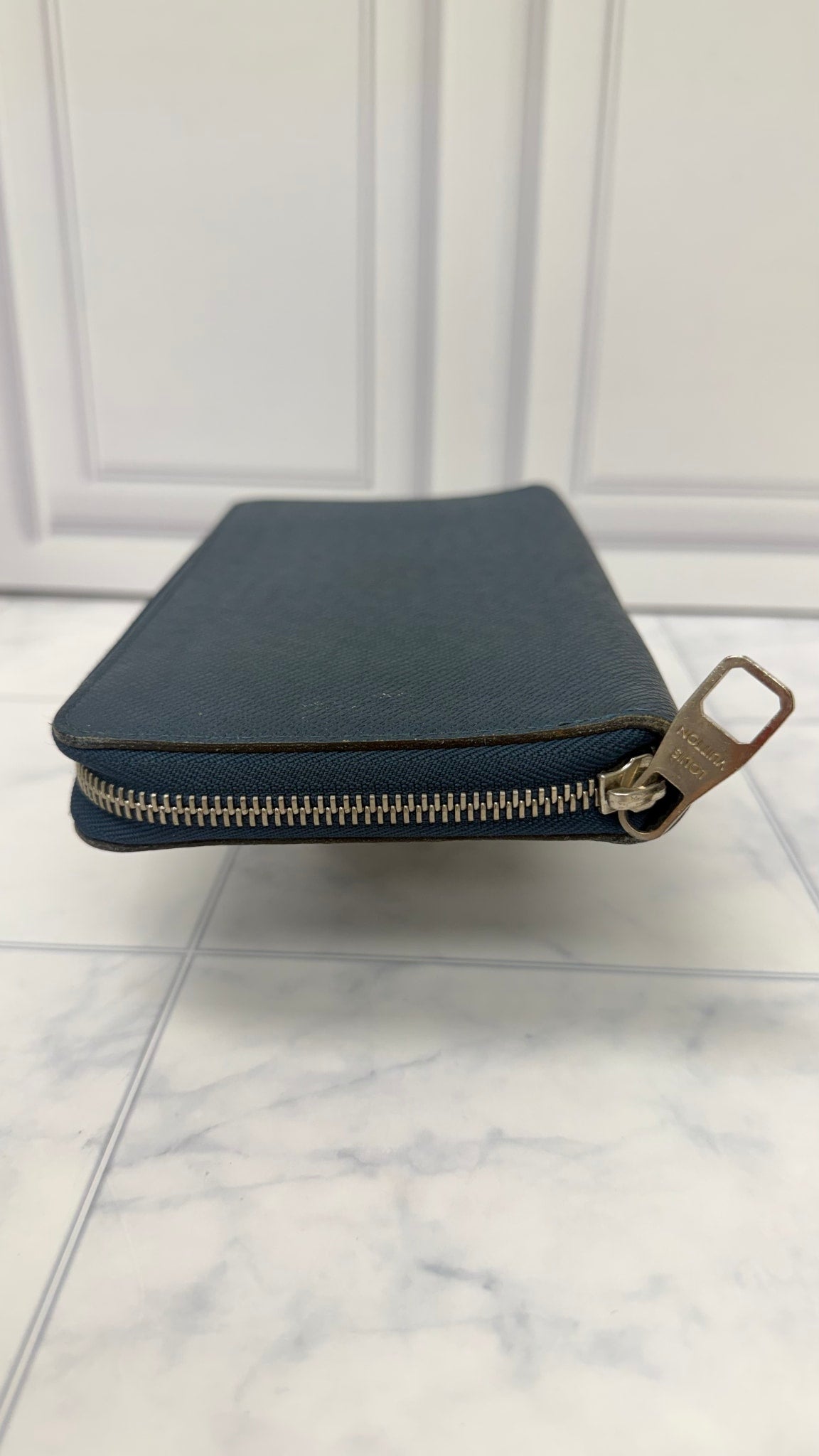 Louis Vuitton Navy Blue Taiga Leather Zippy Wallet