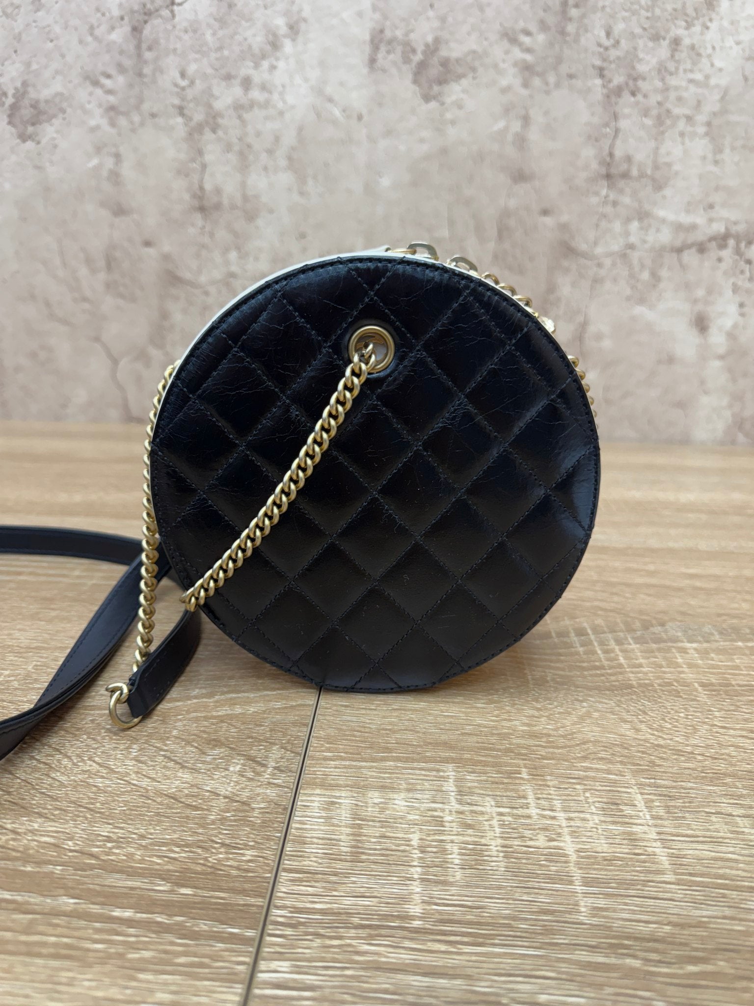 Chanel White & Black En Vogue Round Bag
