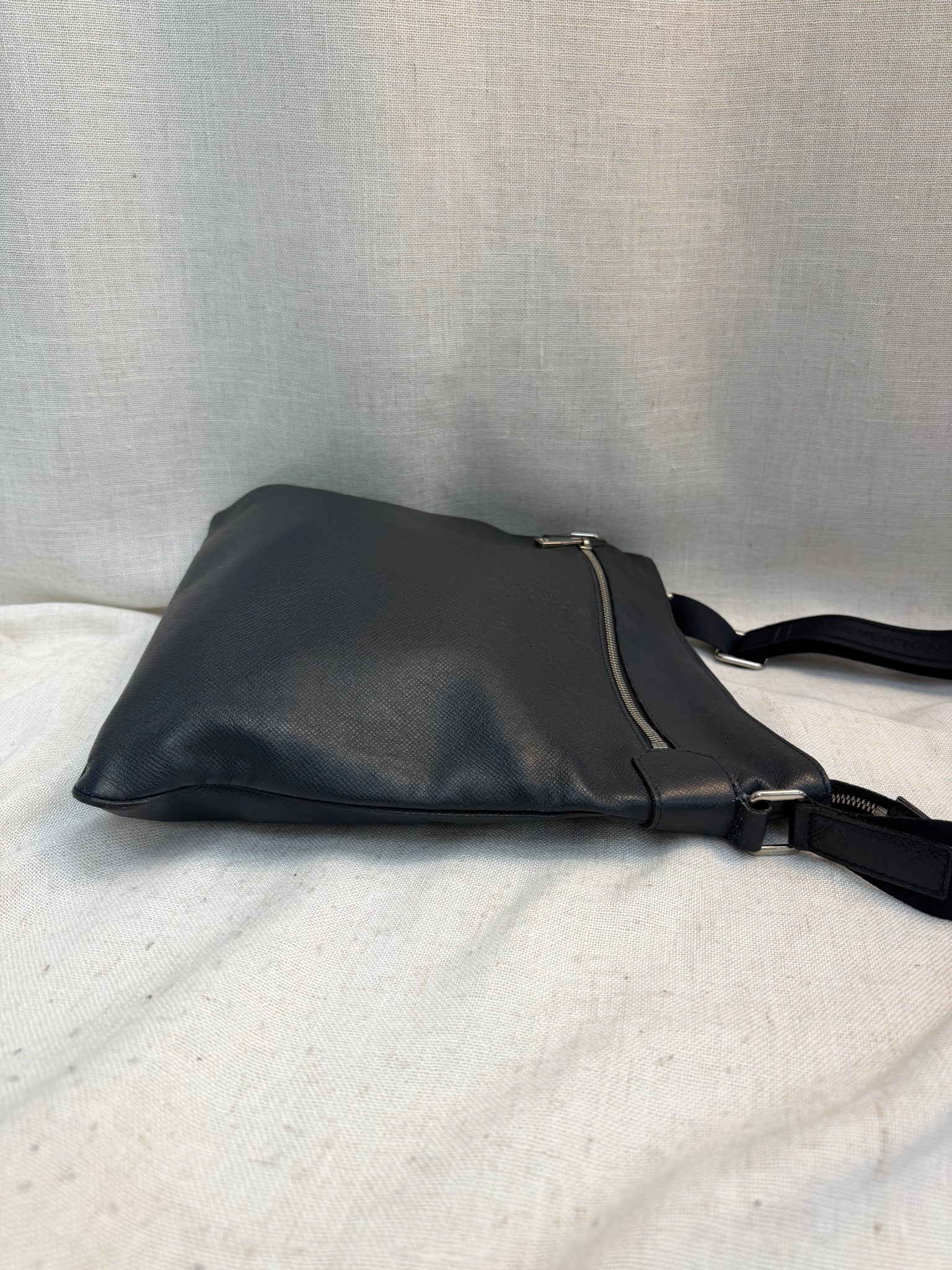 Louis Vuitton Navy Leather Taiga Sasha Messenger Bag