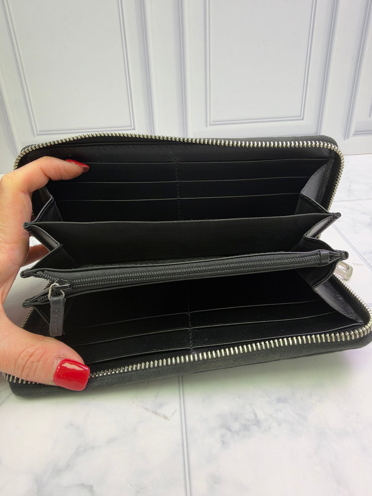 Gucci Black GG Leather Zippy Wallet 