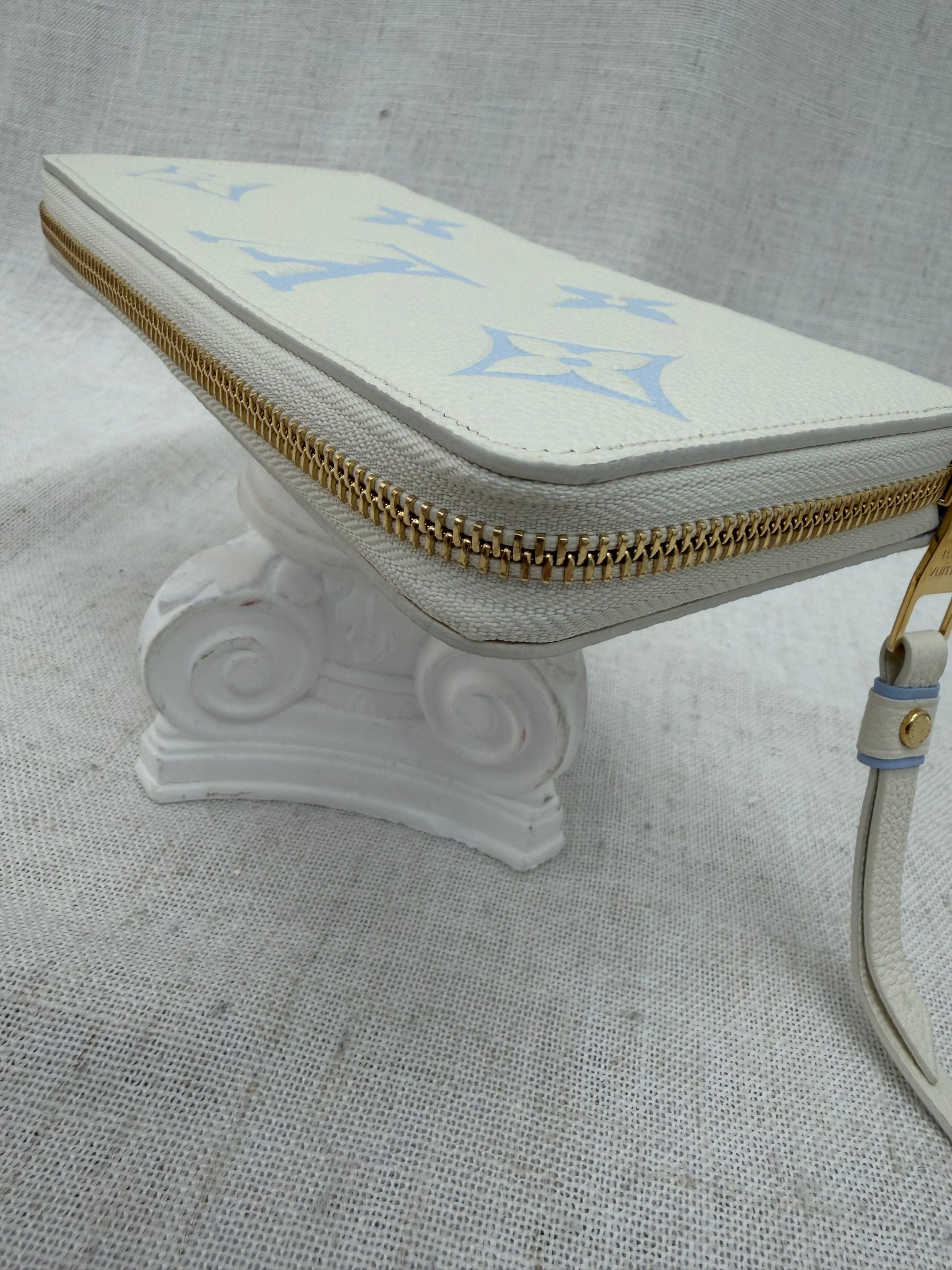 LIKE NEW- Louis Vuitton White & Blue Empreinte By The Pool Zippy Wallet