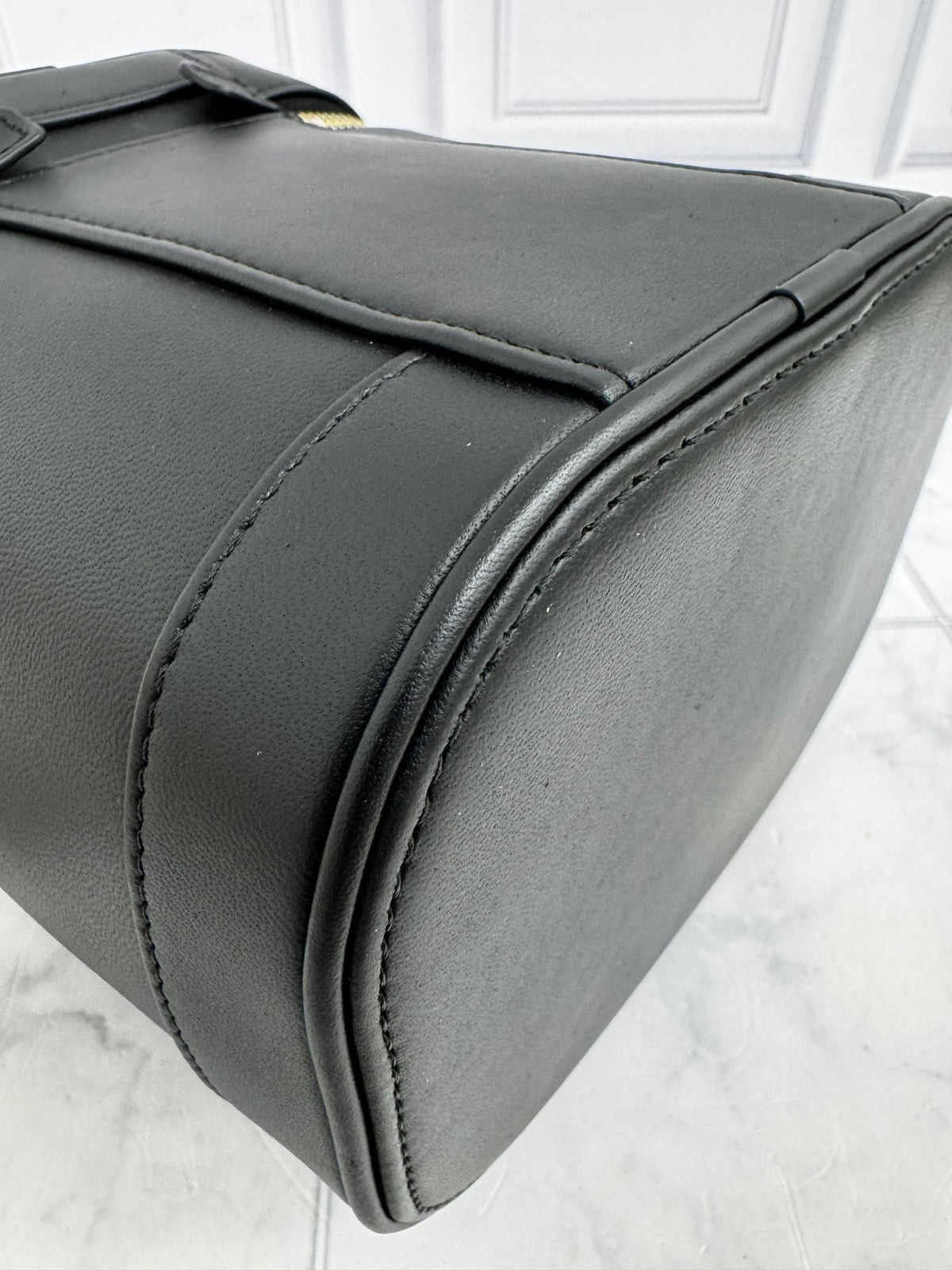 LIKE NEW - Chanel Black Calfskin Leather CC Mania Vanity Case